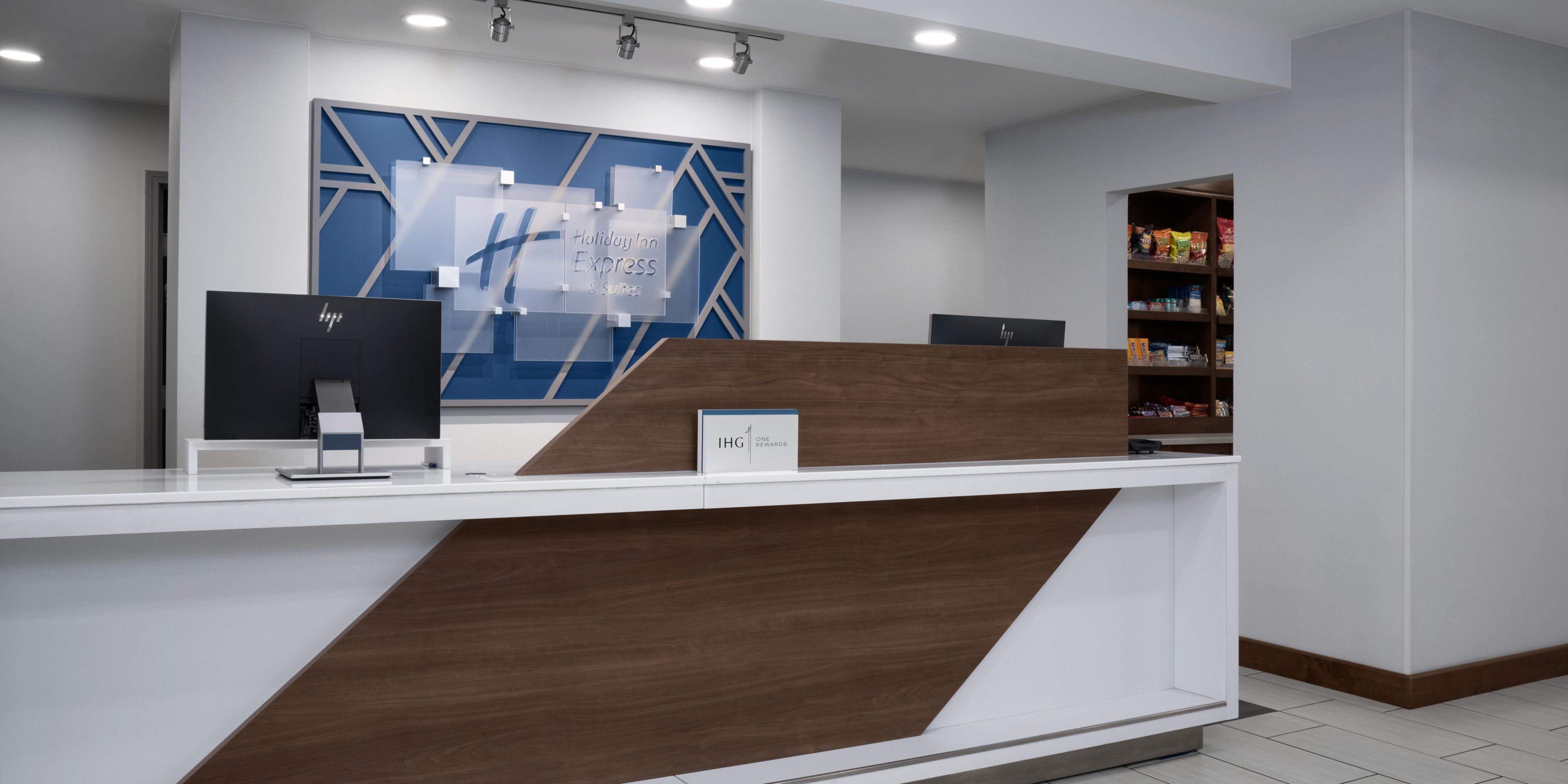Holiday Inn Express & Suites Alexandria - Fort Belvoir