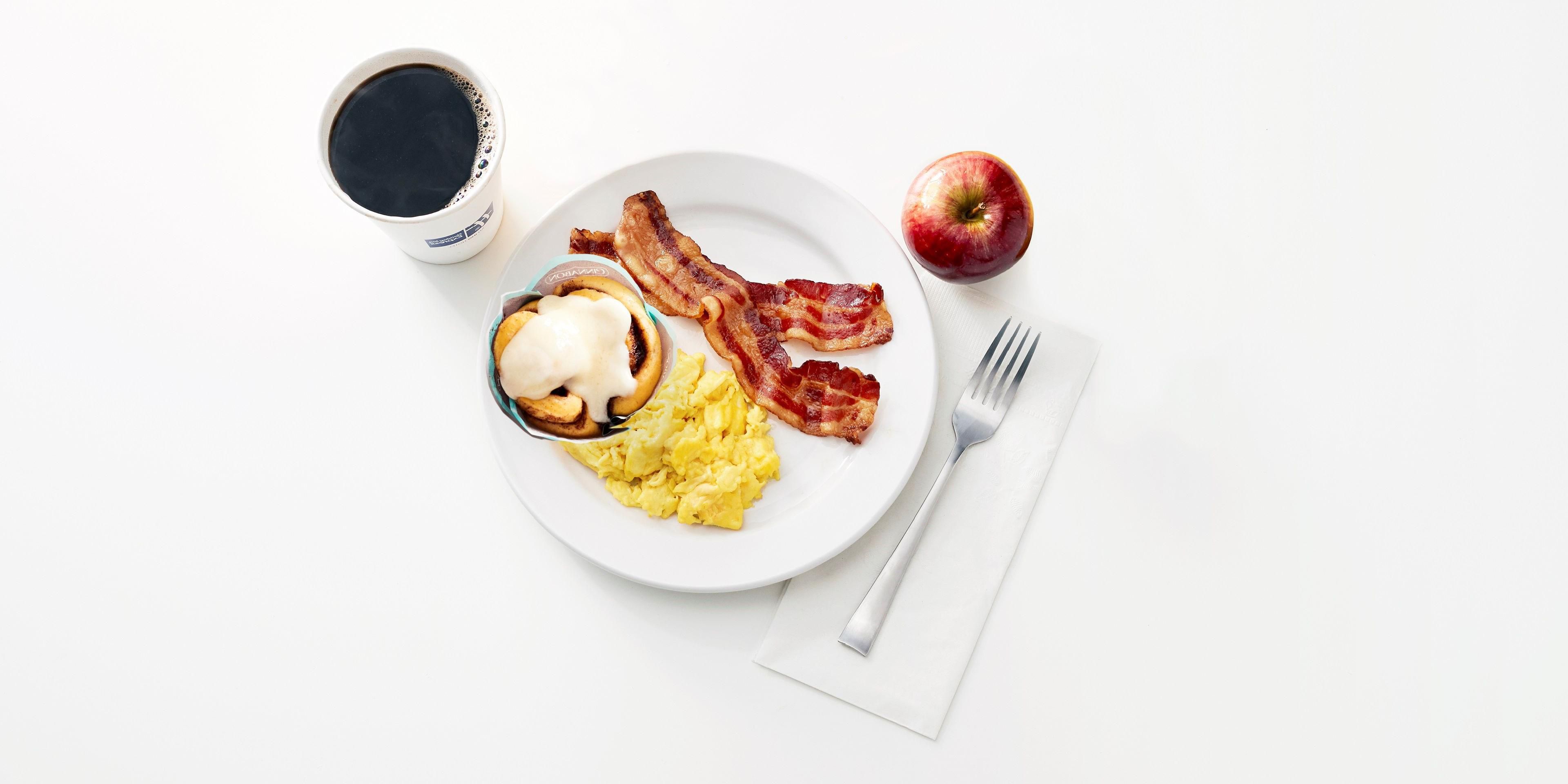 Kick start your day with our Express Start Breakfast, with grab ‘n’ go options and favorites such as eggs and bacon, hot pancakes, our signature cinnamon rolls and fresh coffee. Offered from 6am-9:30am Monday thru Friday and 7am-10am Saturday and Sunday.