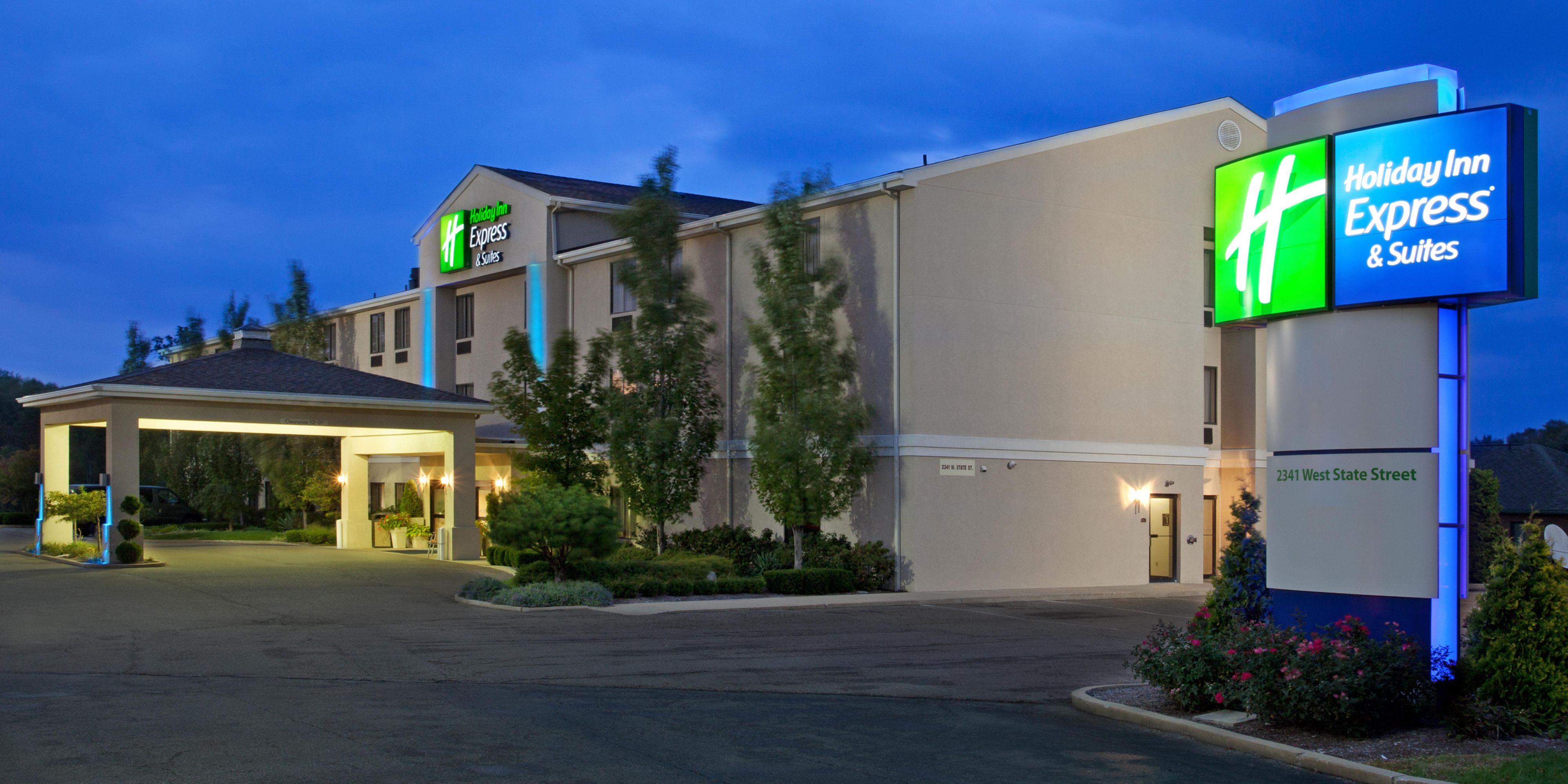 Holiday Inn Express And Suites Alliance 4278961488 2x1