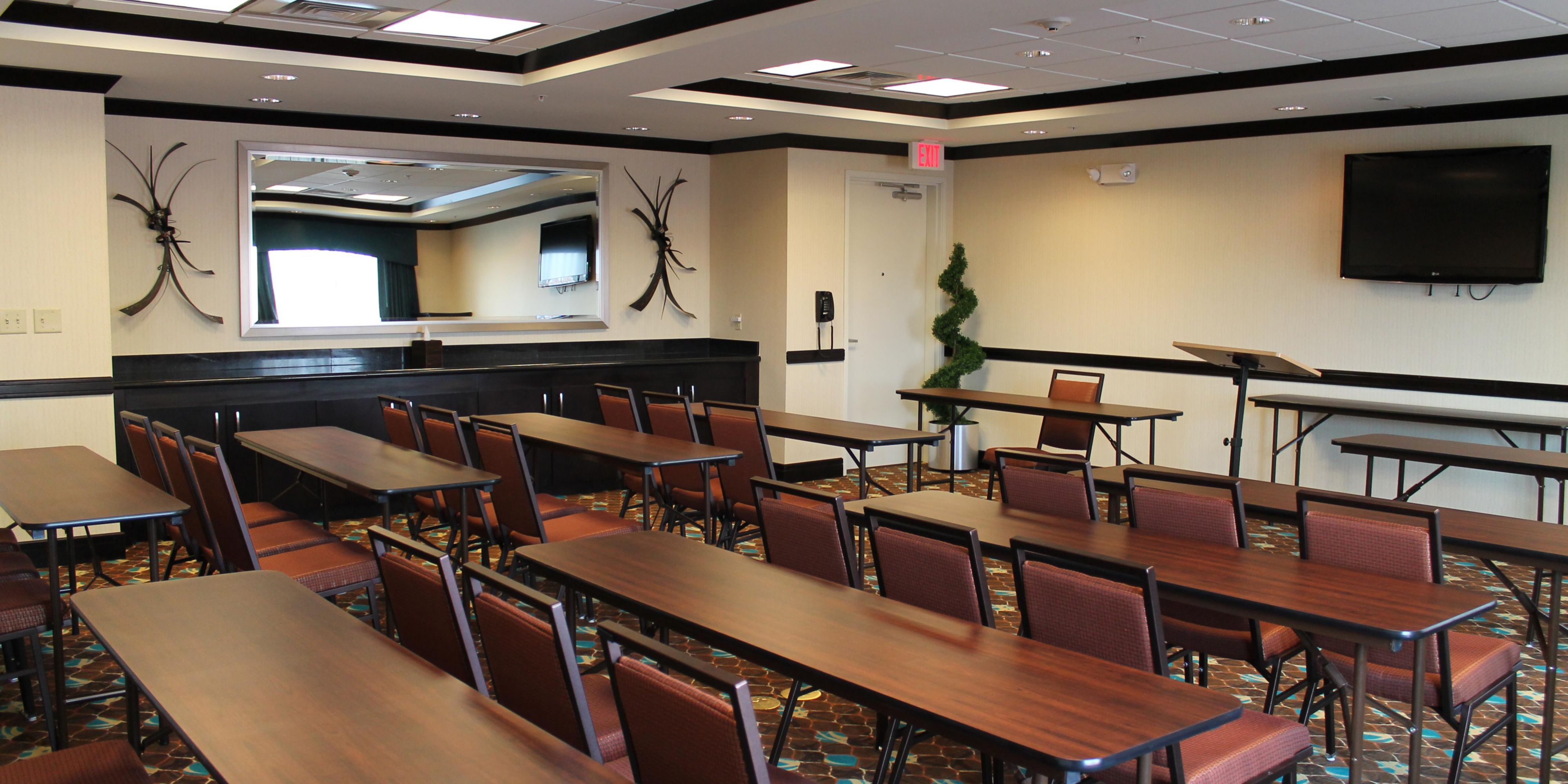 The Holiday Inn Express and Suites Alpine Southeast's meeting room is perfect for your needs. The space holds up to 30 people and can be used for business meetings, conferences, family events, and celebrations.