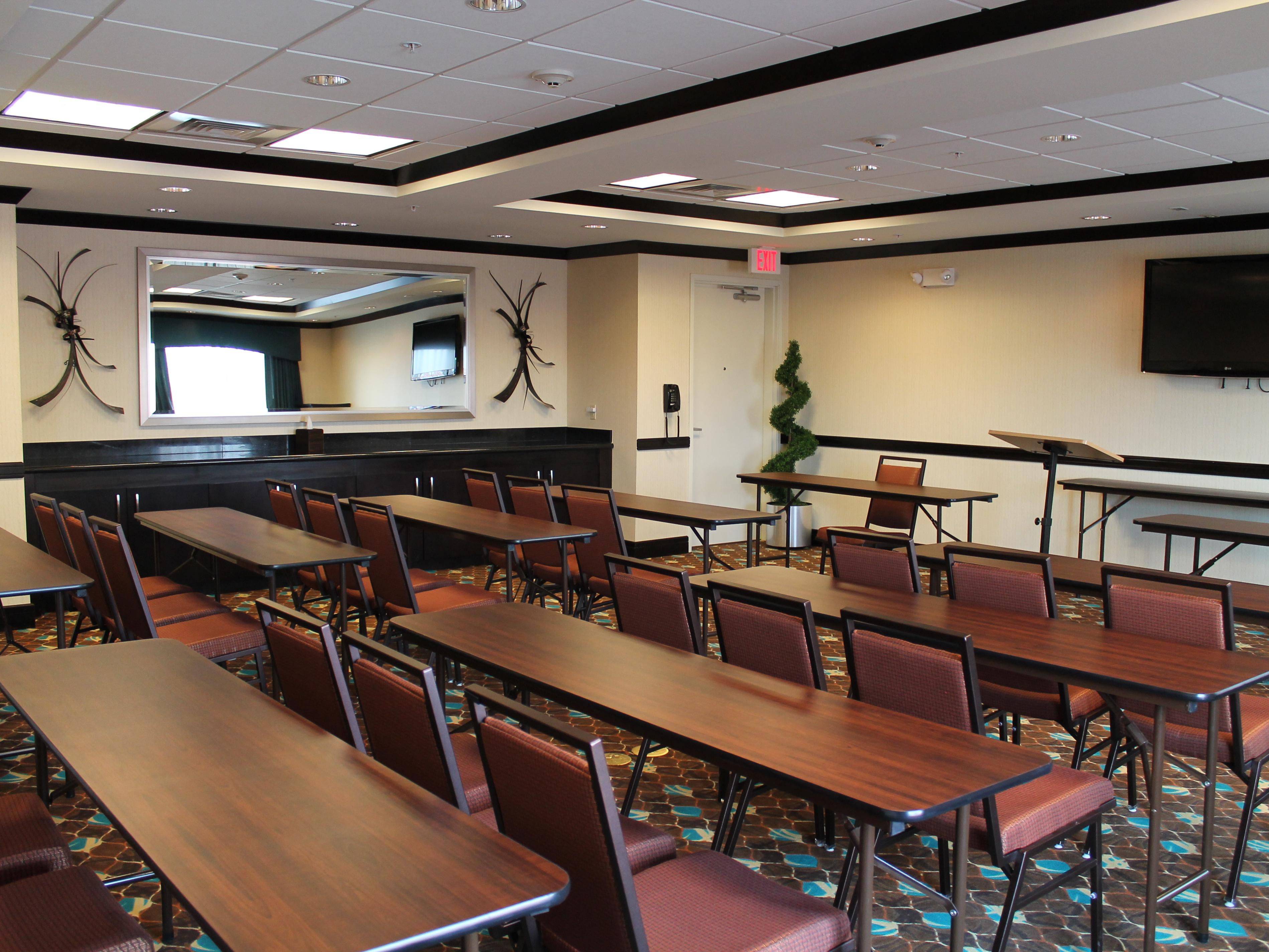 The Holiday Inn Express and Suites Alpine Southeast's meeting room is perfect for your needs. The space holds up to 30 people and can be used for business meetings, conferences, family events, and celebrations.