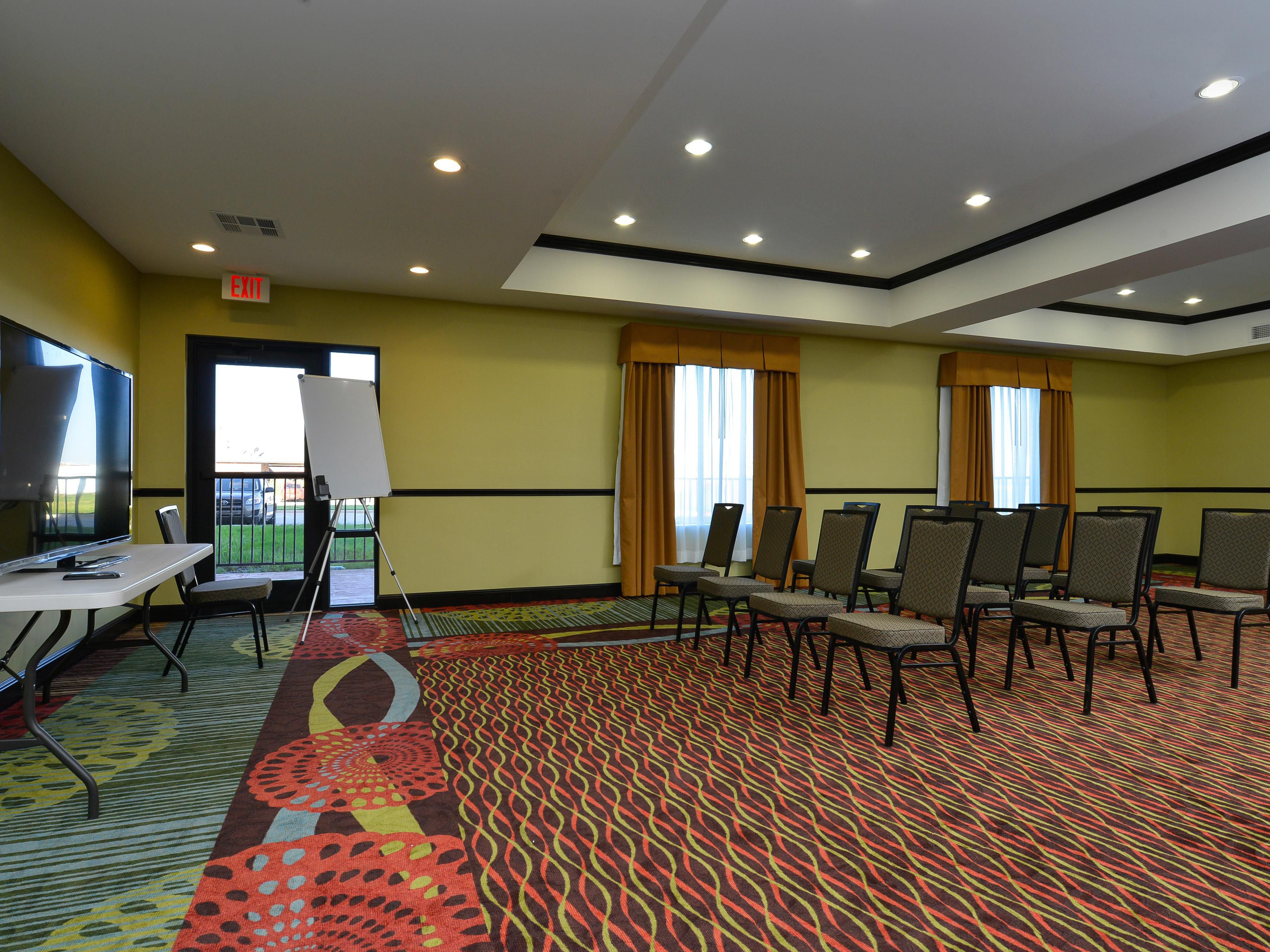 Book your next meeting or event with us  and enjoy our beautifully decorated and flexible function spaces! Enjoy a location conveniently located in Alva to accommodate guests near and far. Simplify planning your next function and let us take care of the details.