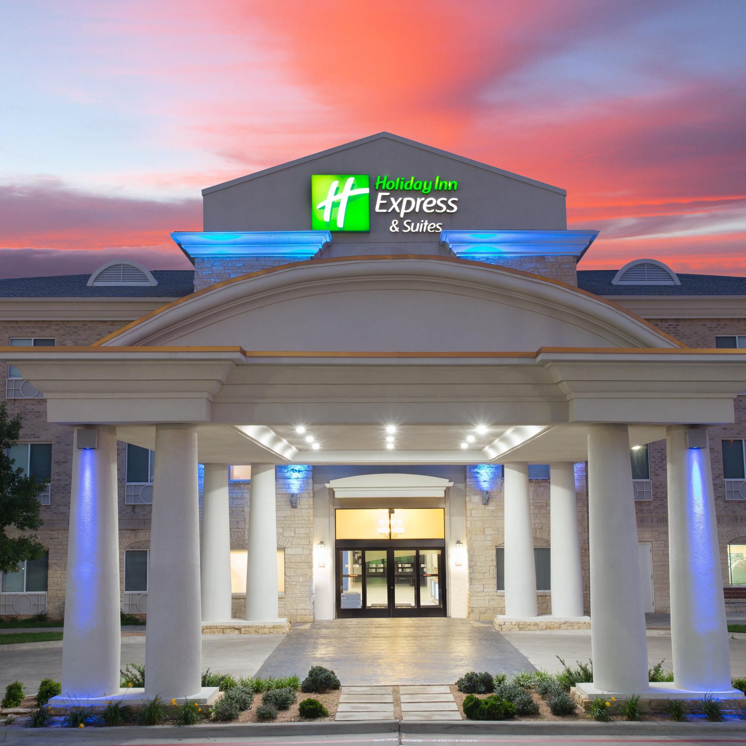 Top 9 Amarillo Hotels by IHG - July 2024