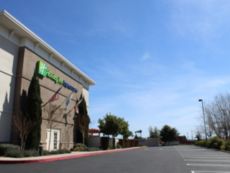 Holiday Inn Express & Suites Napa Valley-American Canyon