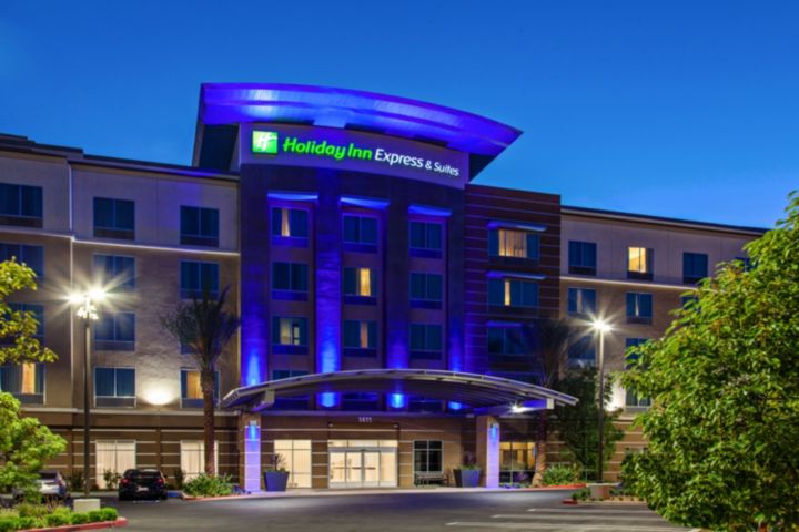 Holiday Inn Express & Suites Anaheim Resort A