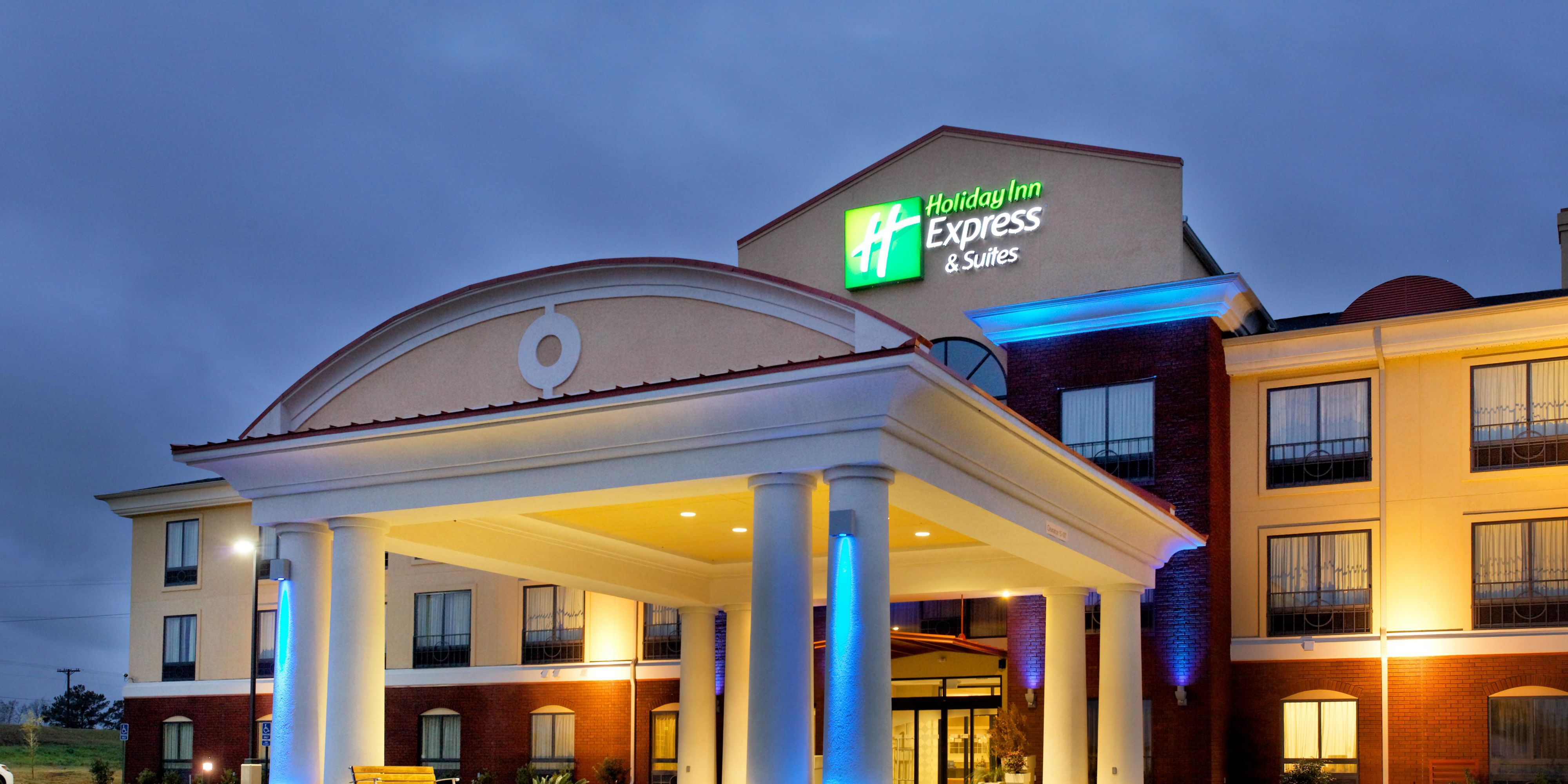 Holiday Inn Express & Suites Andalusia