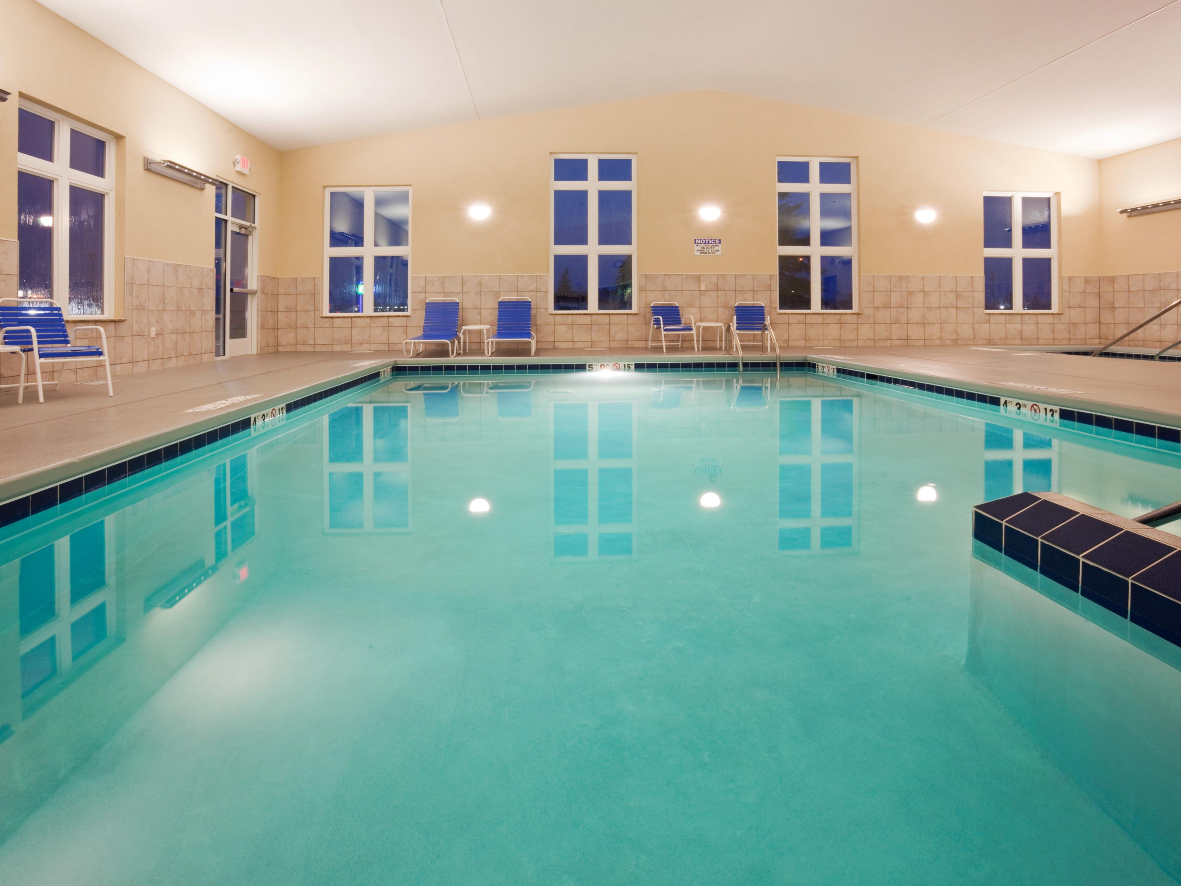 Holiday Inn Express & Suites Antigo  Swimming Pool