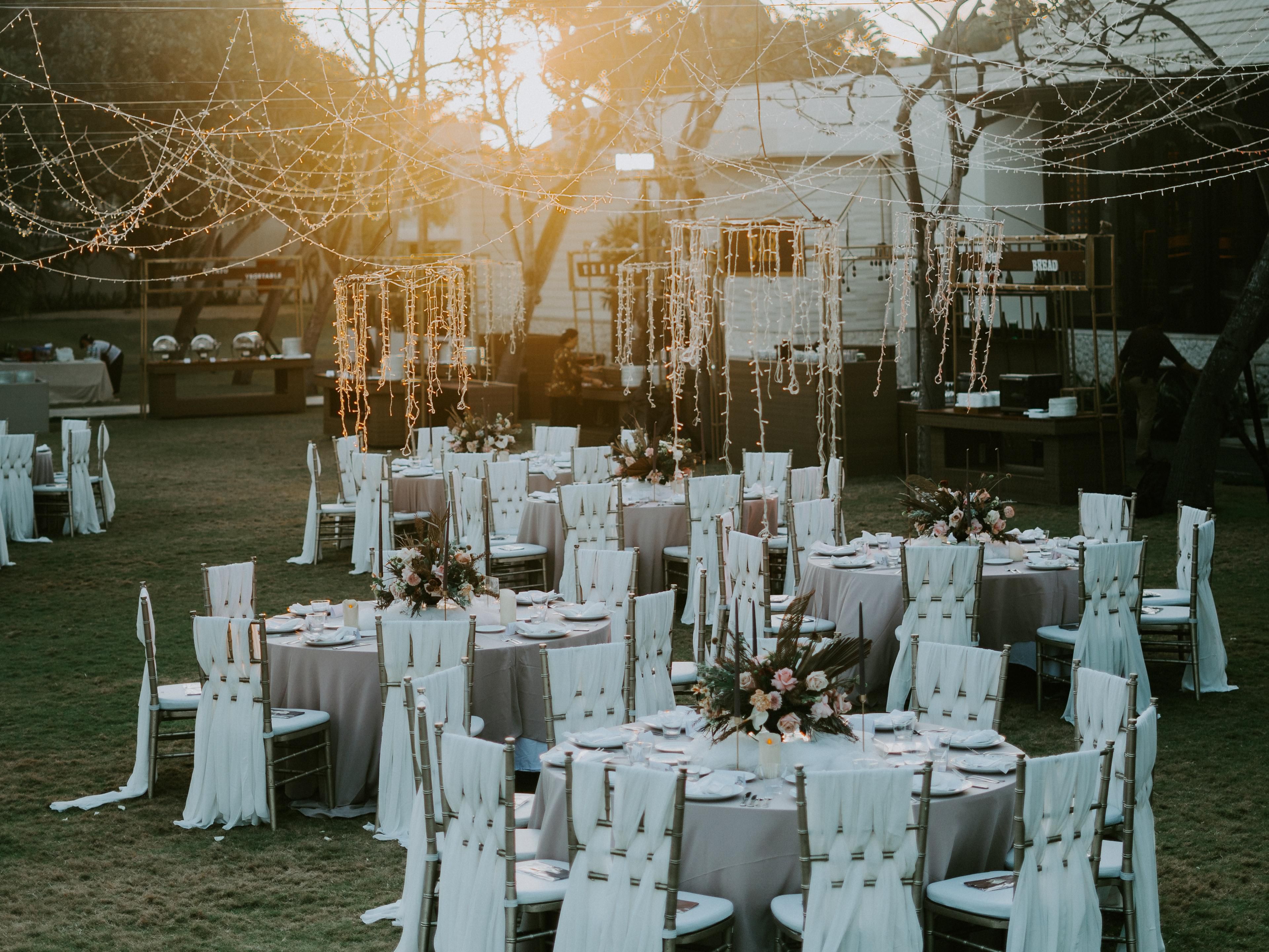 El lugar para bodas Club Lake Plantation, el lugar para eventos Highland Manor, el Crystal Ballroom on the Lake y el lugar Hidden Barn se encuentran a poca distancia en automóvil. Tarifas para grupos disponibles tanto para habitaciones estándar como para suites. Desayuno de cortesía, estacionamiento de cortesía y Wi-Fi incluidos en la tarifa.
