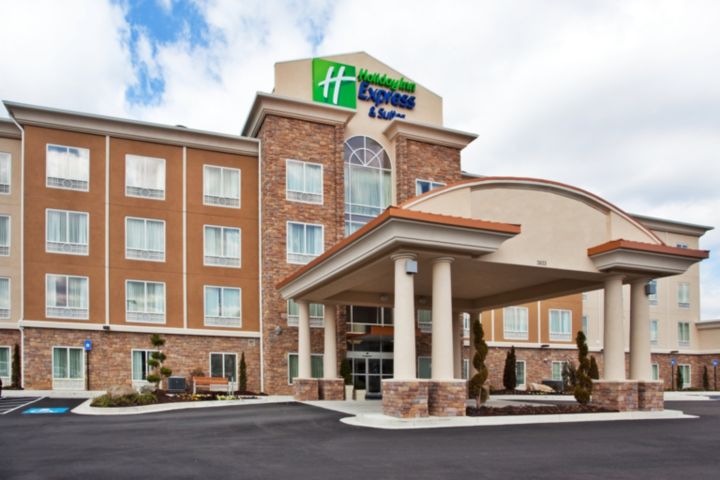 Holiday Inn Express & Suites Atlanta Arpt Wes