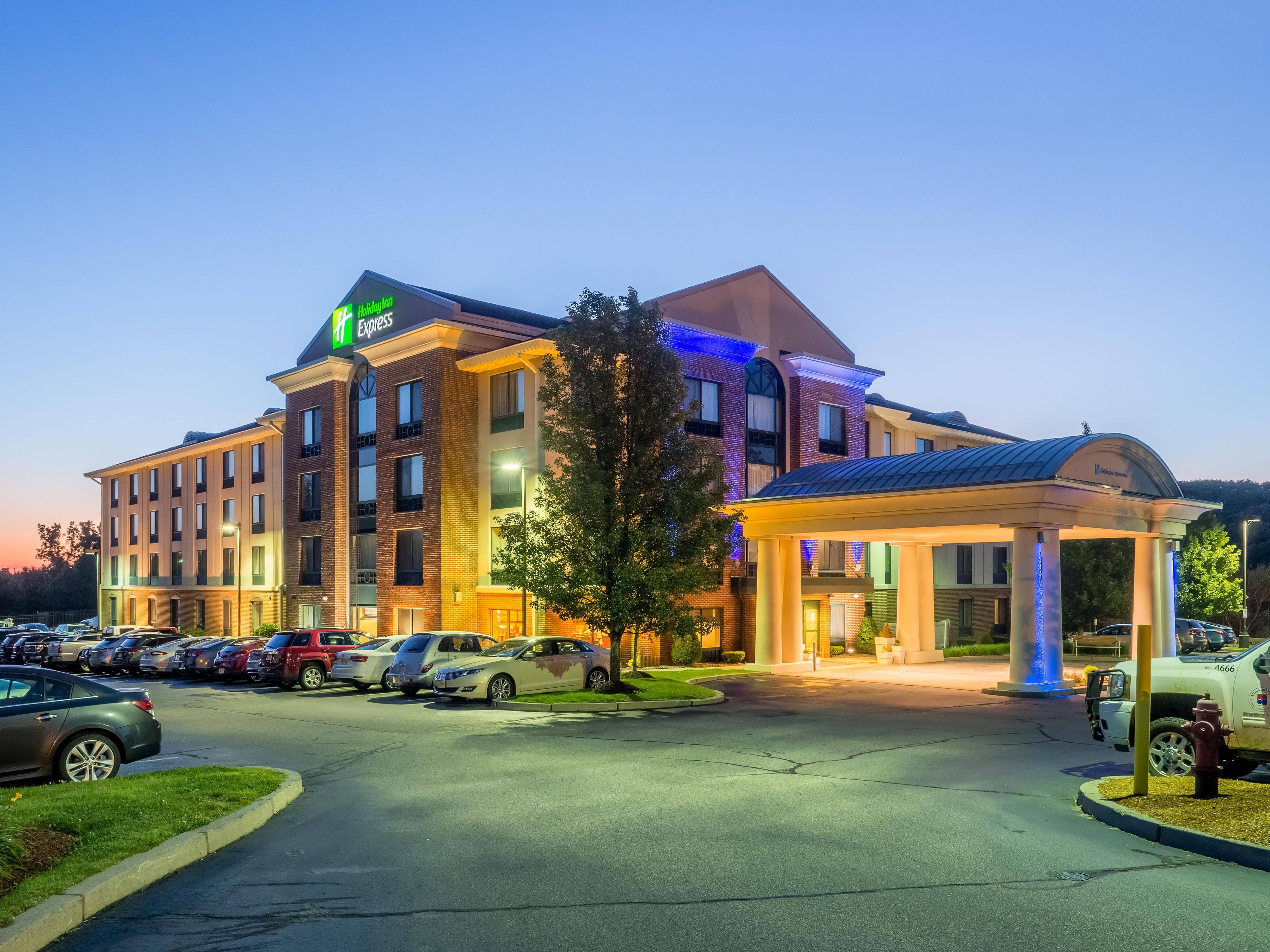 Corporate travel, sports team, dance competition… we’ve got you covered with free and ample parking.