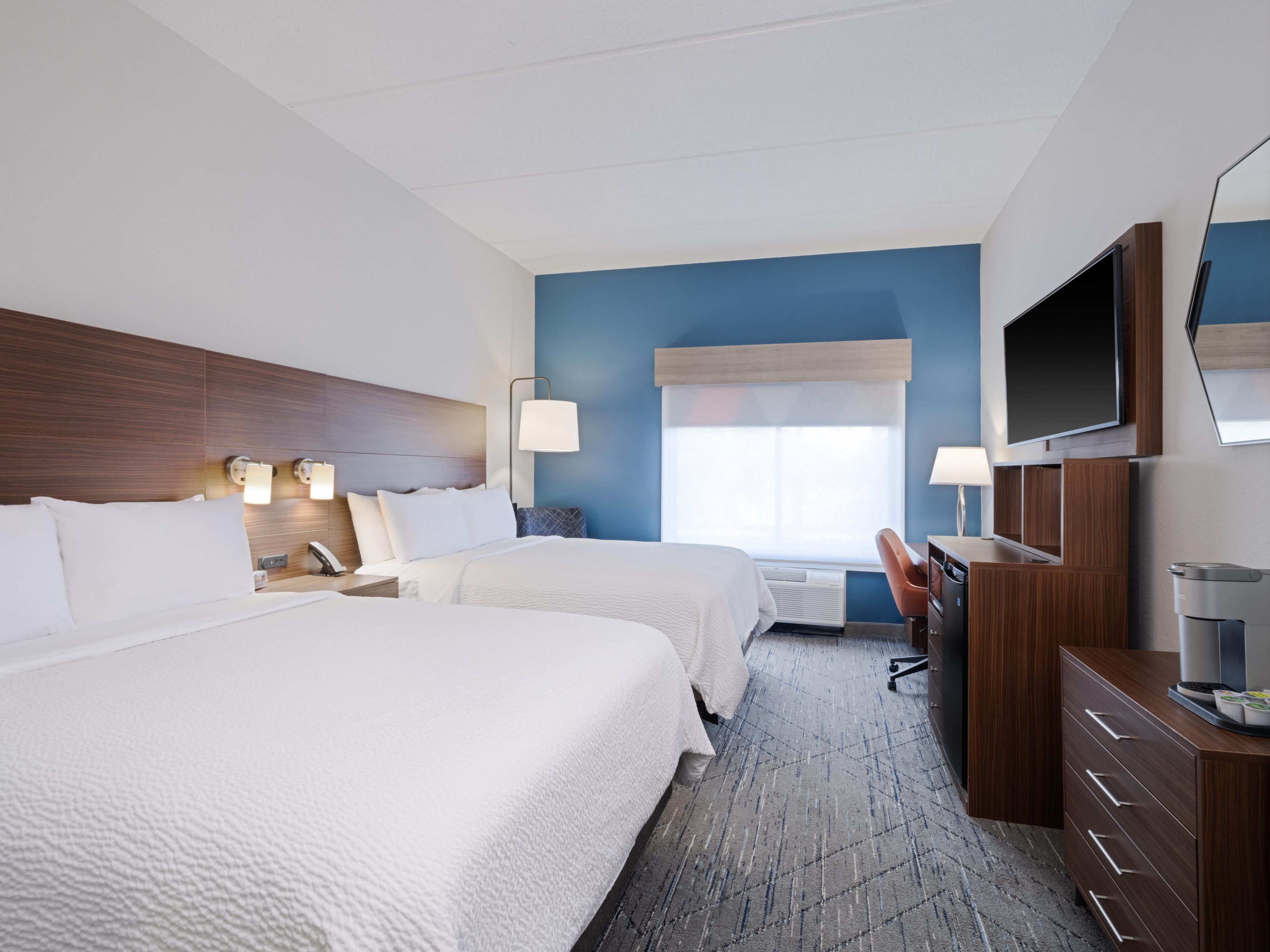 Accessible 2 Queen Beds with Common Access Tub