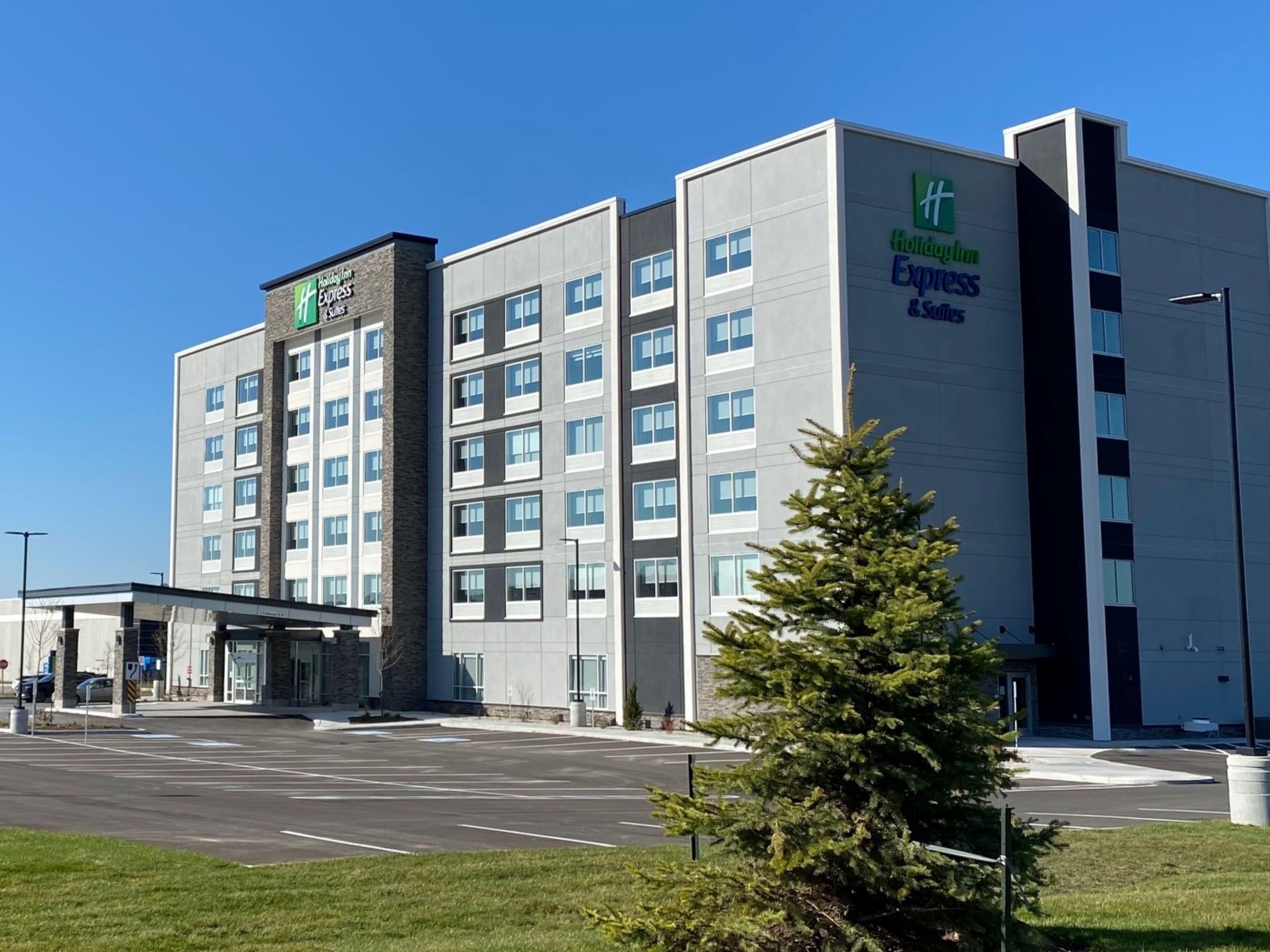 Holiday Inn Express & Suites Aurora Amenities & Services