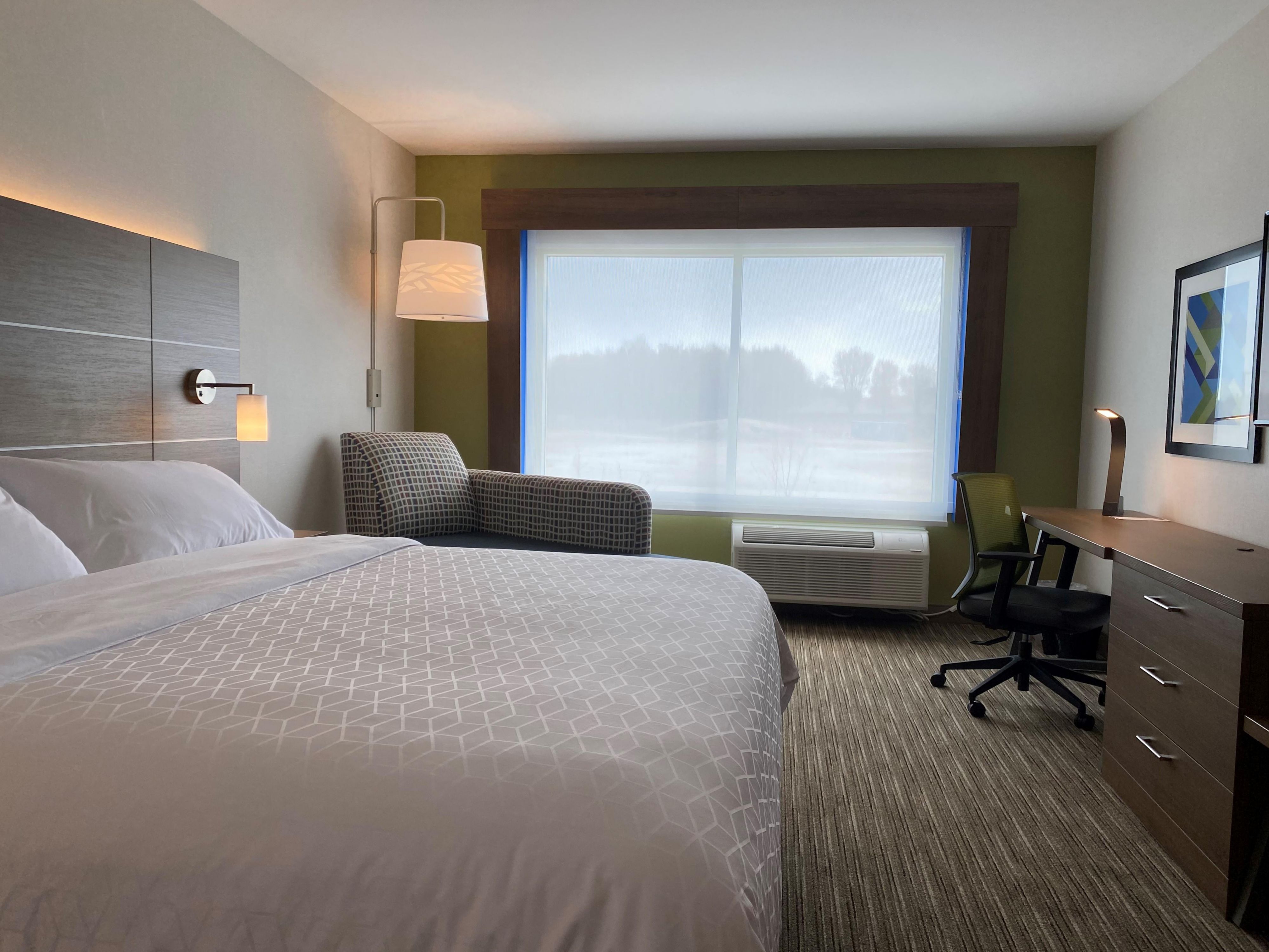 Holiday Inn Express & Suites Aurora Guest Room & Suite Options