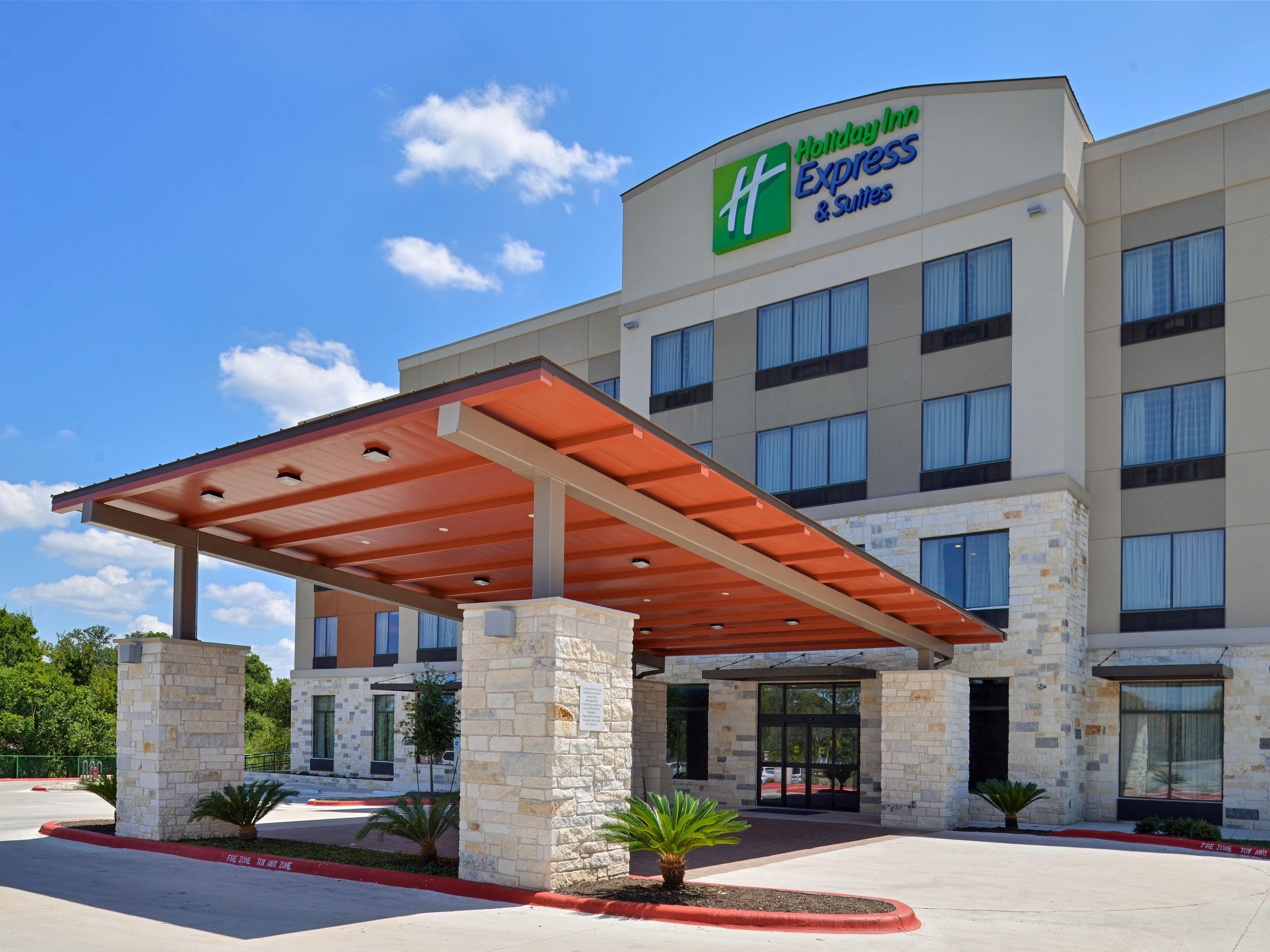 Our hotel is conveniently located with access to everything that makes Austin special. Peruse the magical landscapes of Zilker Botanical Garden, explore the boutique shops and vintage stores in the SoCo shopping district, or walk the hallowed grounds of the University of Texas. Our hotel is the perfect base to discover all things Austin.