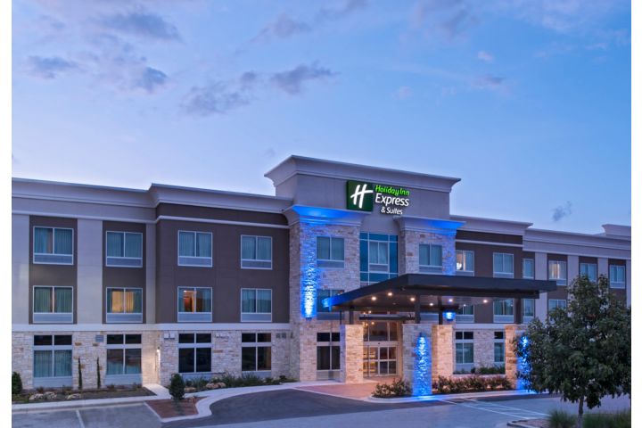 Holiday Inn Express & Suites Austin NW - Four