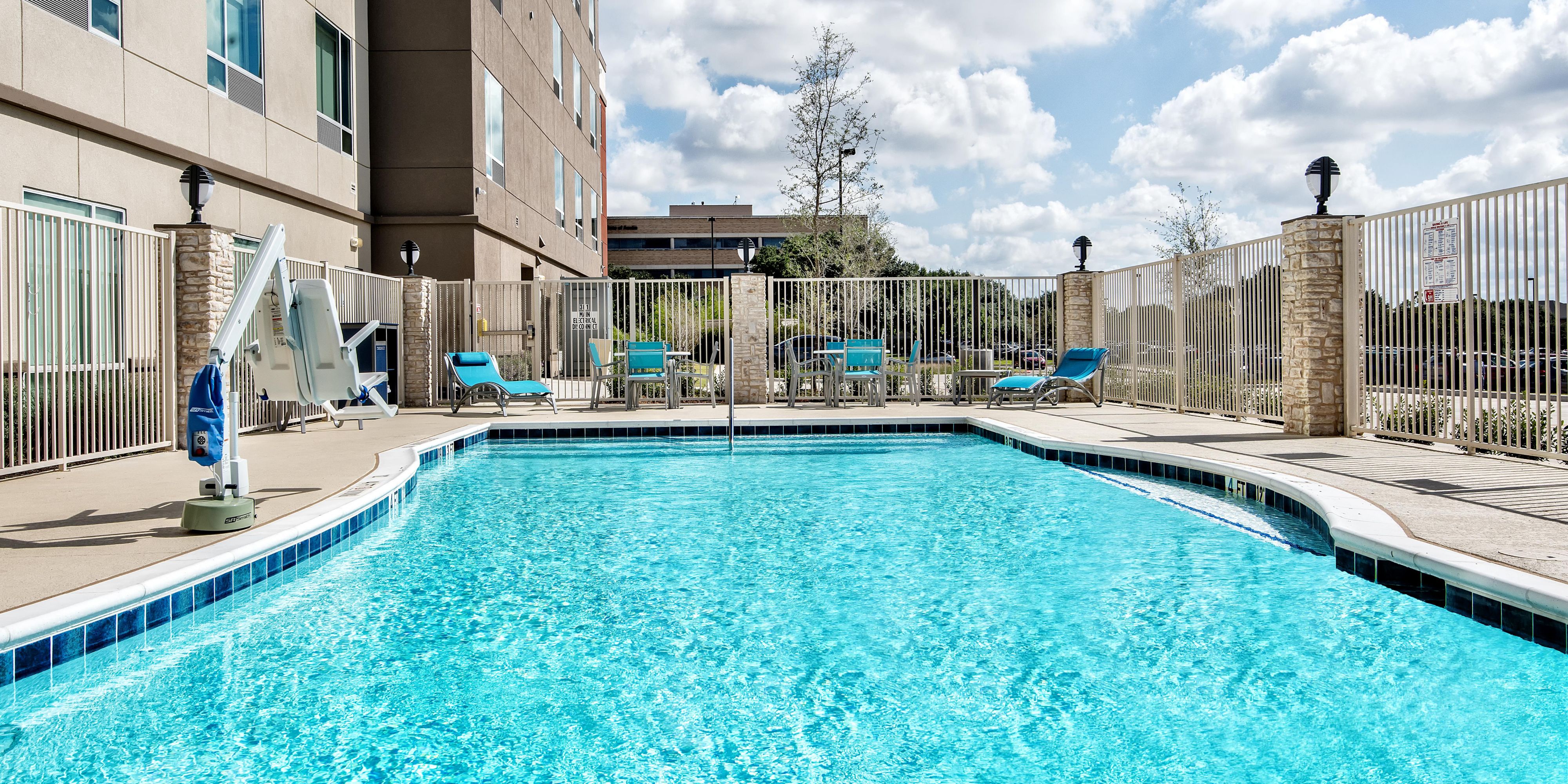 Feel at home with our amenities including a Fitness Center, Business Center, and 24/7 Market which has drinks, snacks, frozen meals, and local gifts. Our outdoor pool is open through October from 10am-10pm so you can beat the heat and relax.