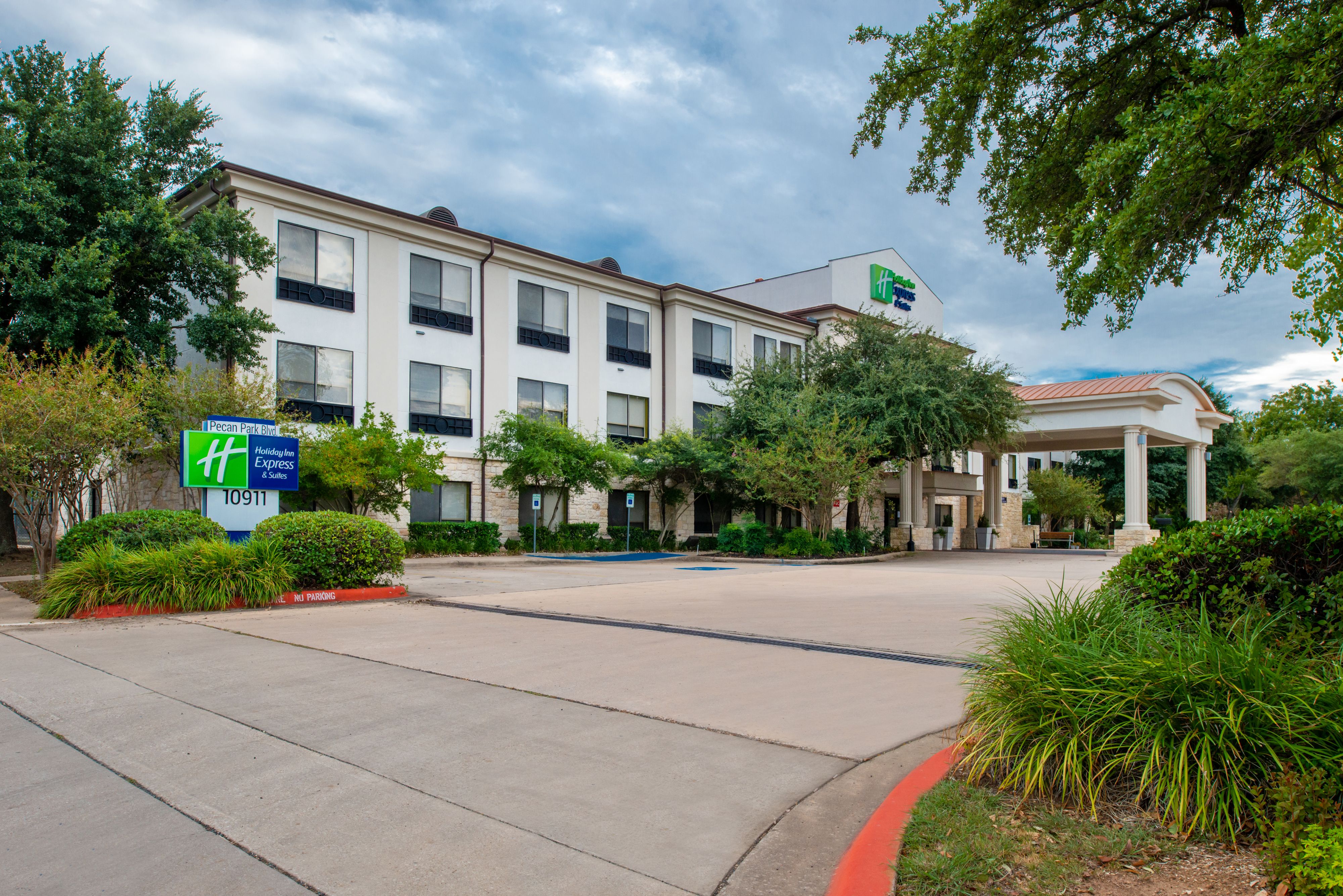 Hotels In North Austin With Pools Holiday Inn Express Suites Austin Nw Lakeline