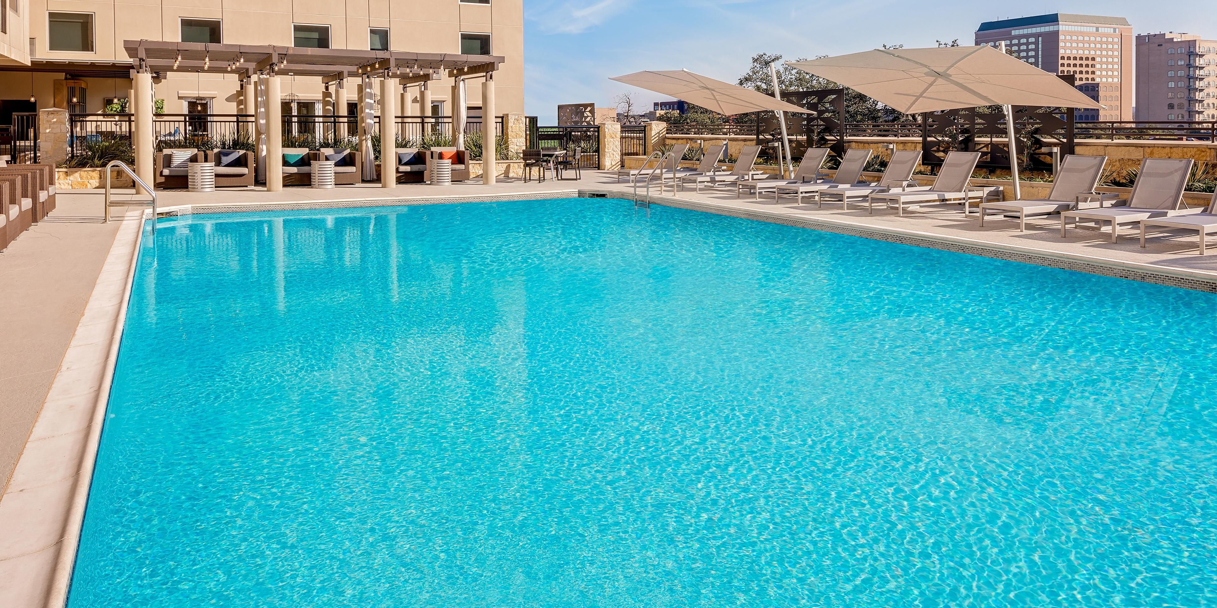 You are going to love our heated outdoor swimming pool! Take in beautiful views of Downtown Austin as you relax by our balcony pool. Open all year and every day from 6:00 AM to 10:00 PM.