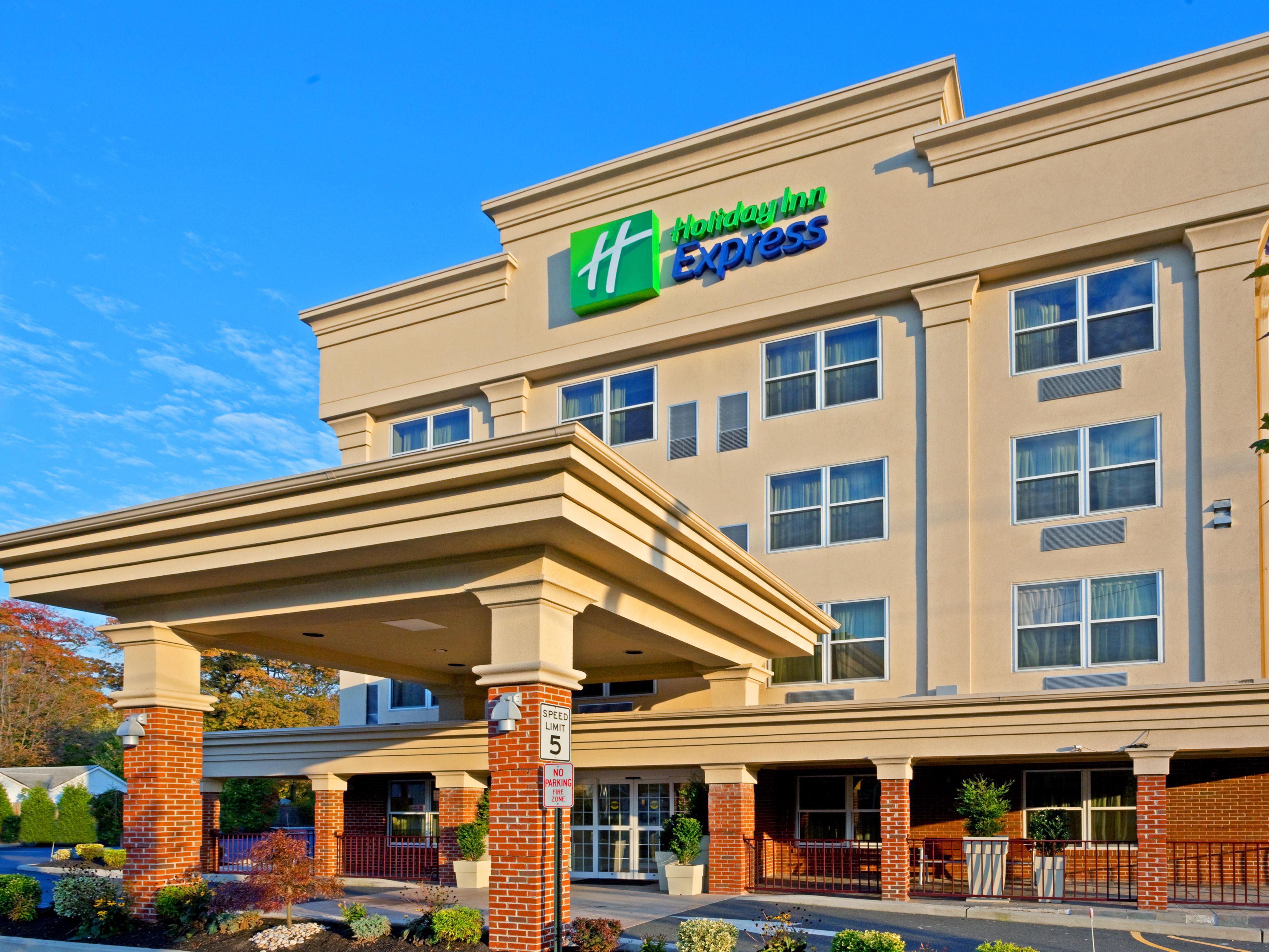 Newark Airport Hotel in New Jersey | Holiday Inn Express & Suites ...