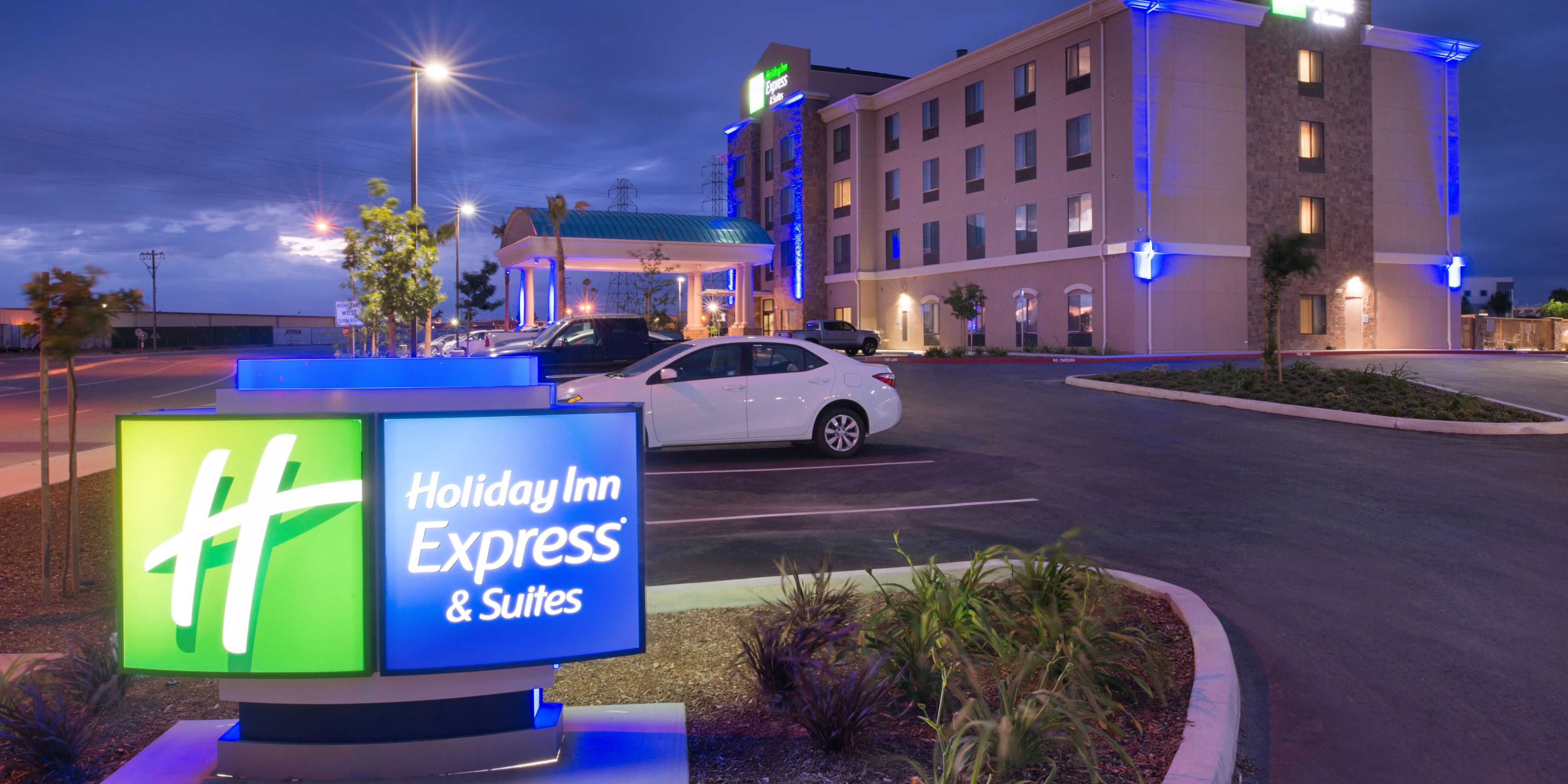 Holiday Inn Express & Suites Bakersfield Airport