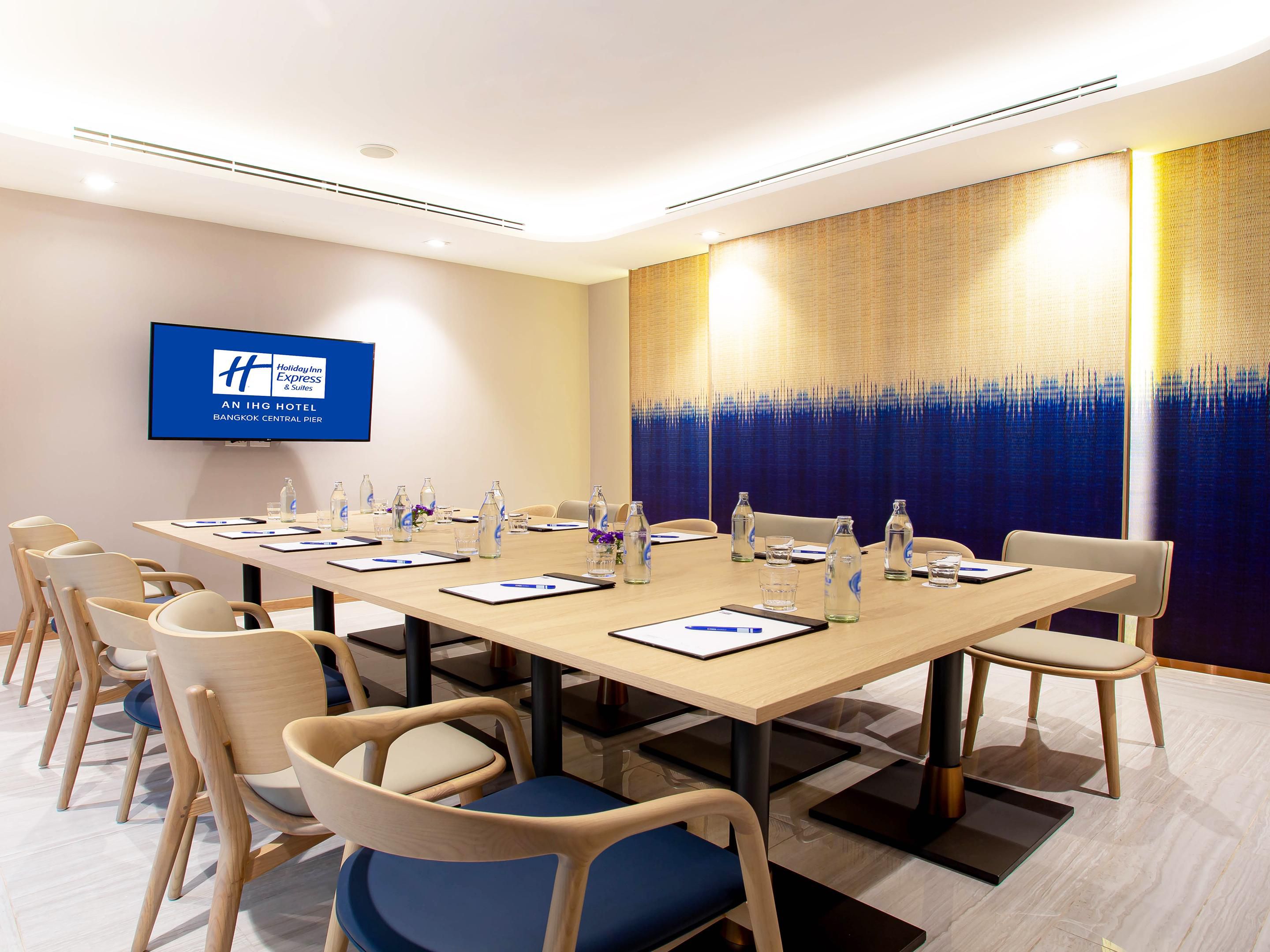 会議室やミーティングルームは、お仕事を片付けるのに必要なだけでなく、