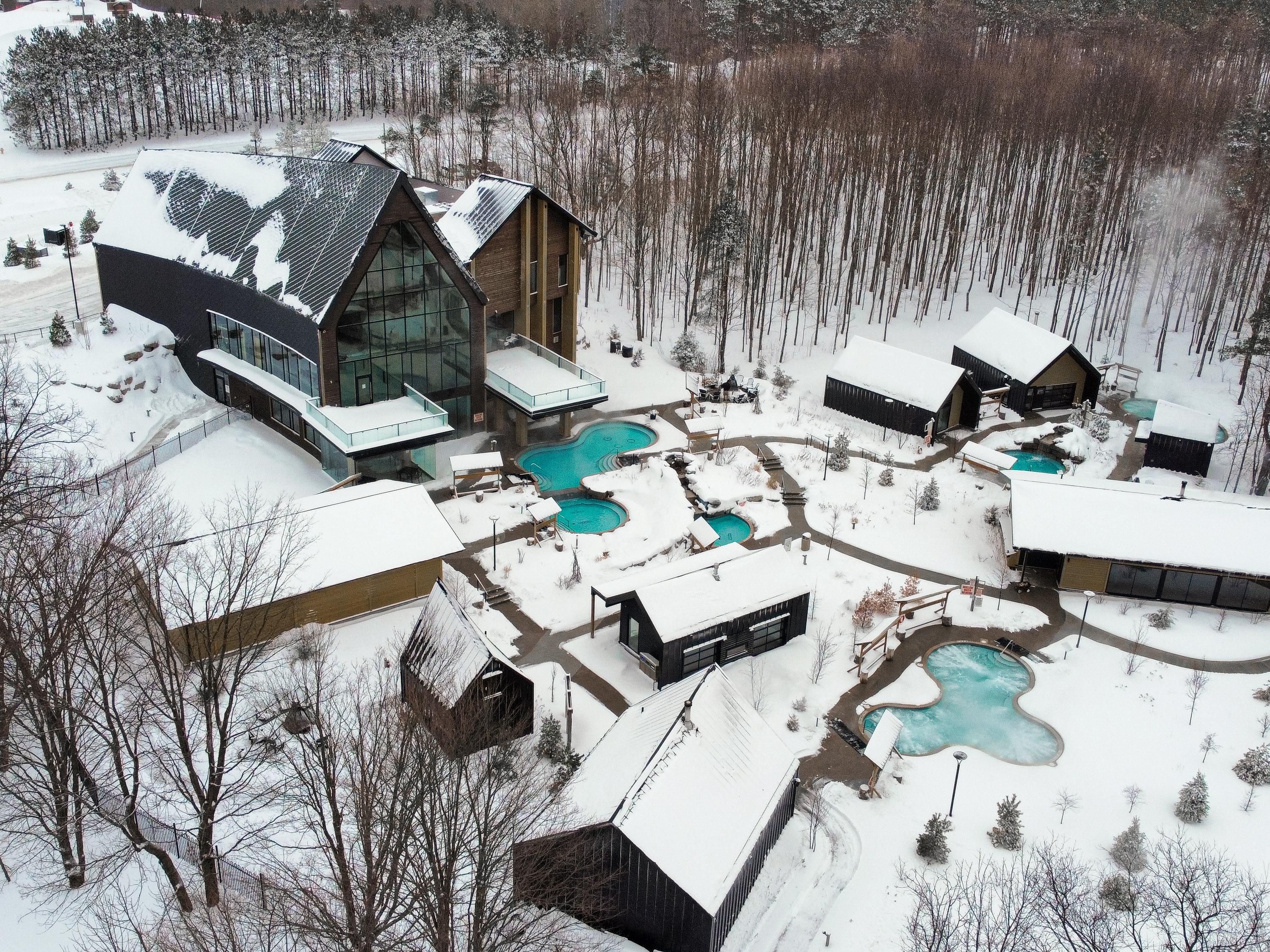 Reconnect. Restore. Reset.
This winter, let the snow fall softly around you while warmth, water, and stillness bring you back to balance.
Book your stay at Holiday Inn Express & Suites Barrie 