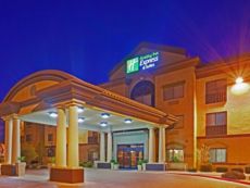 Holiday Inn Express & Suites 巴斯托