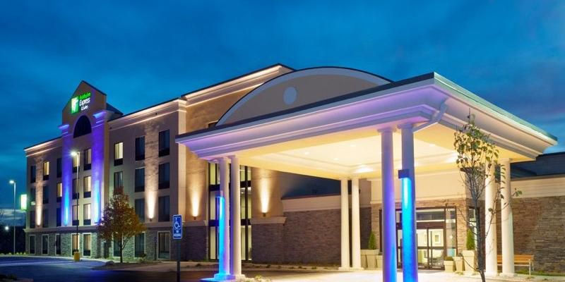 Holiday Inn Express & Suites Batavia - Darien Lake