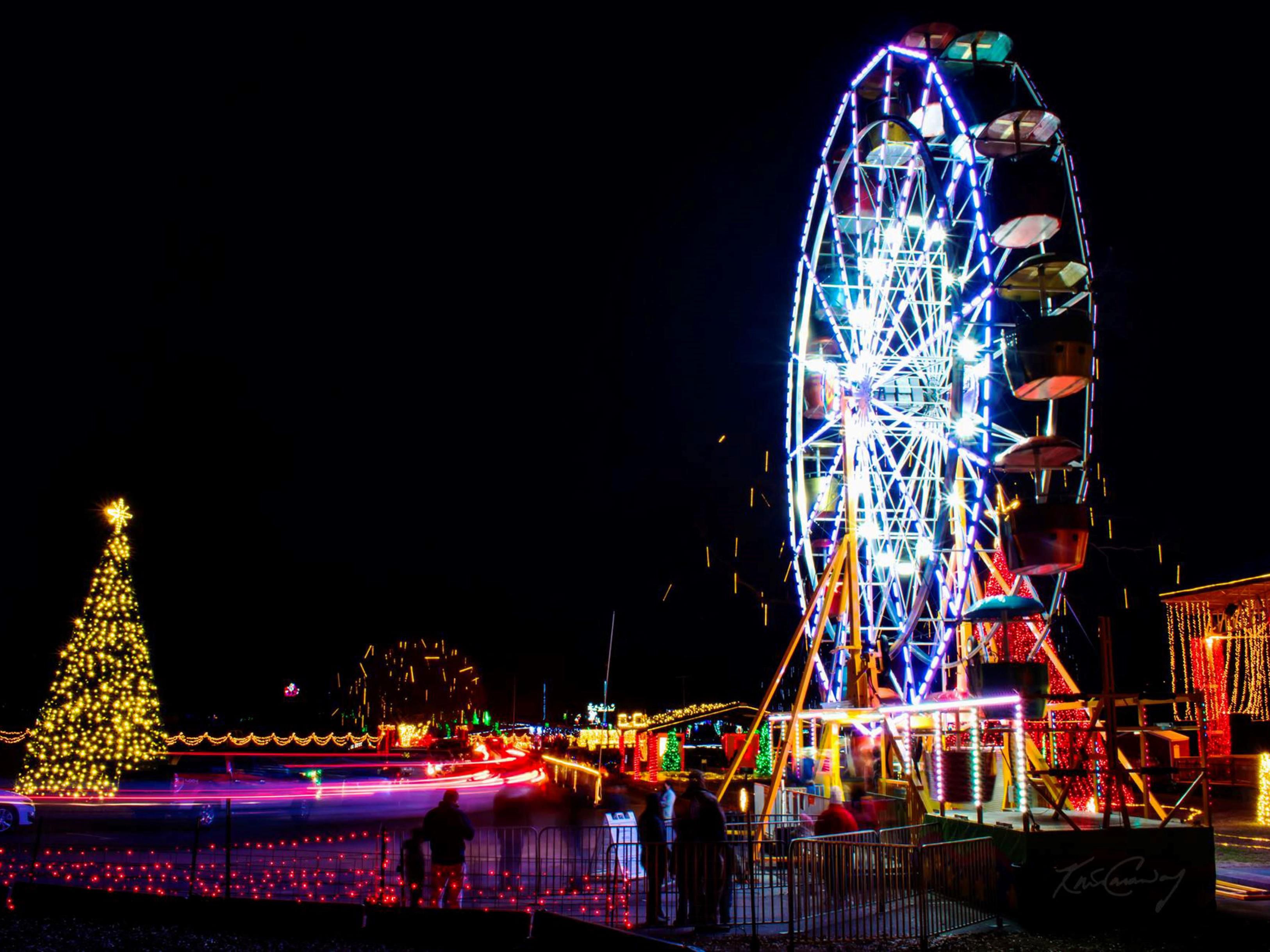 Batesville is the Christmas Capital of Arkansas! Enjoy millions of dancing lights throughout 35 acres on Riverside Park, which is just 5 minutes down the road! The annual lights display is just around the corner, so we can't wait to welcome you!