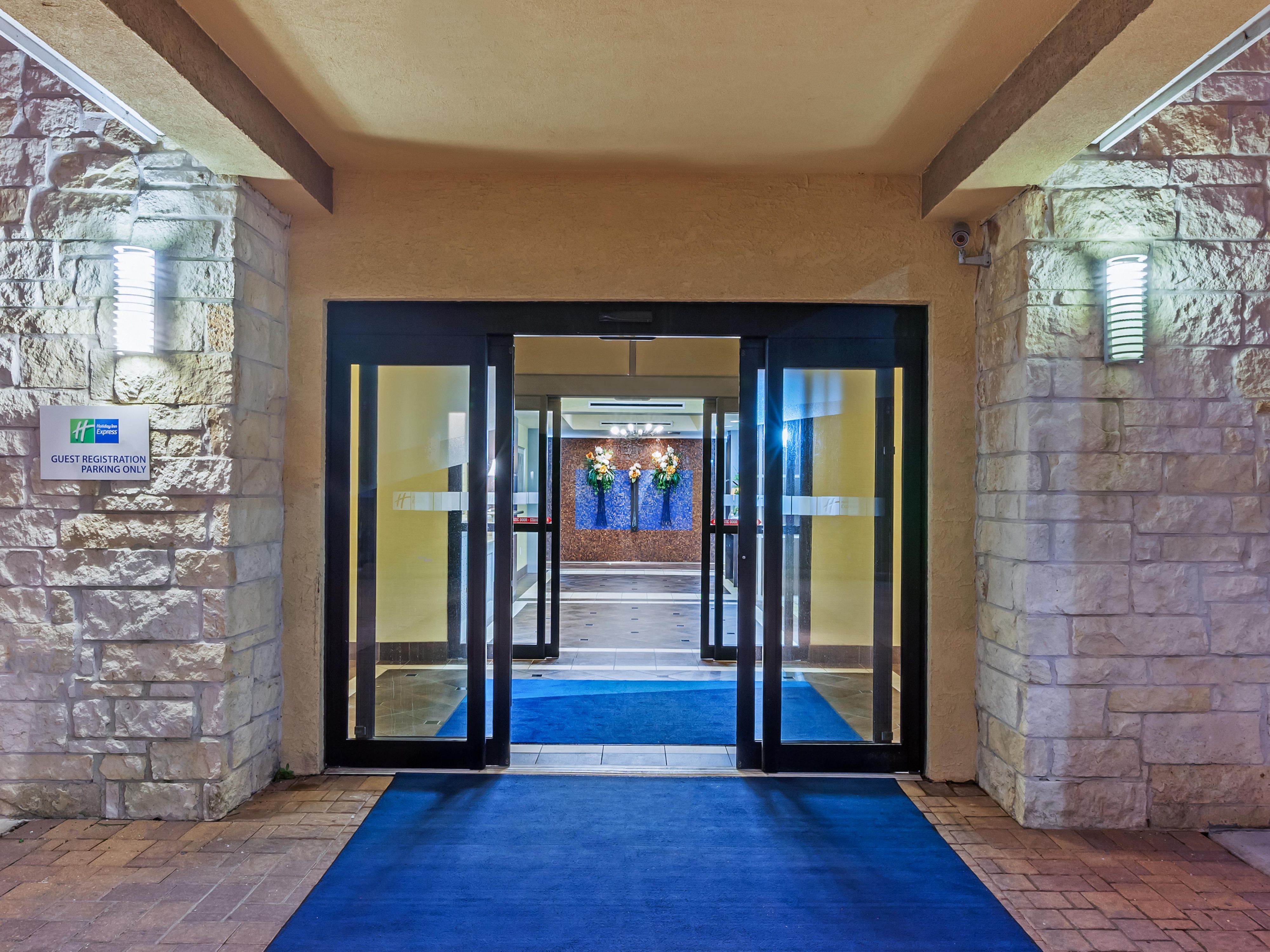 Maintaining your routine while traveling is important, especially when you’re short on time and on the go. We get it. The right workout—right when you want it—helps you stay focused, energized and on top of your game. So, recharge and feel ready for anything with our outdoor swimming pool or our fitness center.