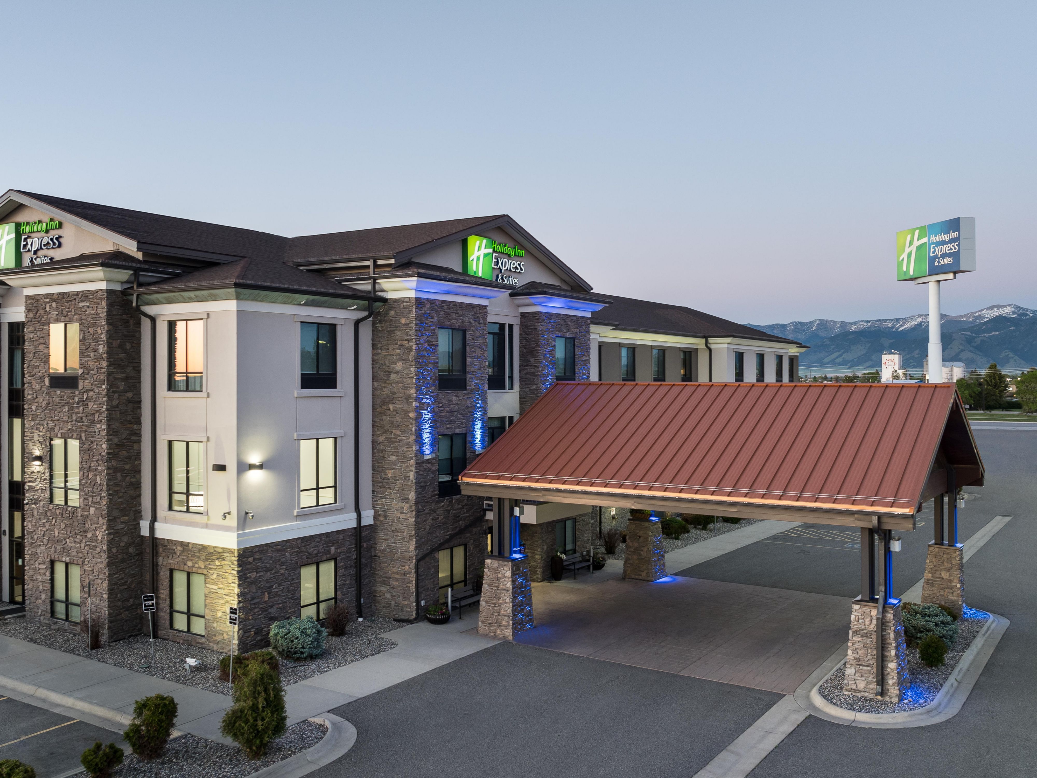 Hotel with Mountain VIew