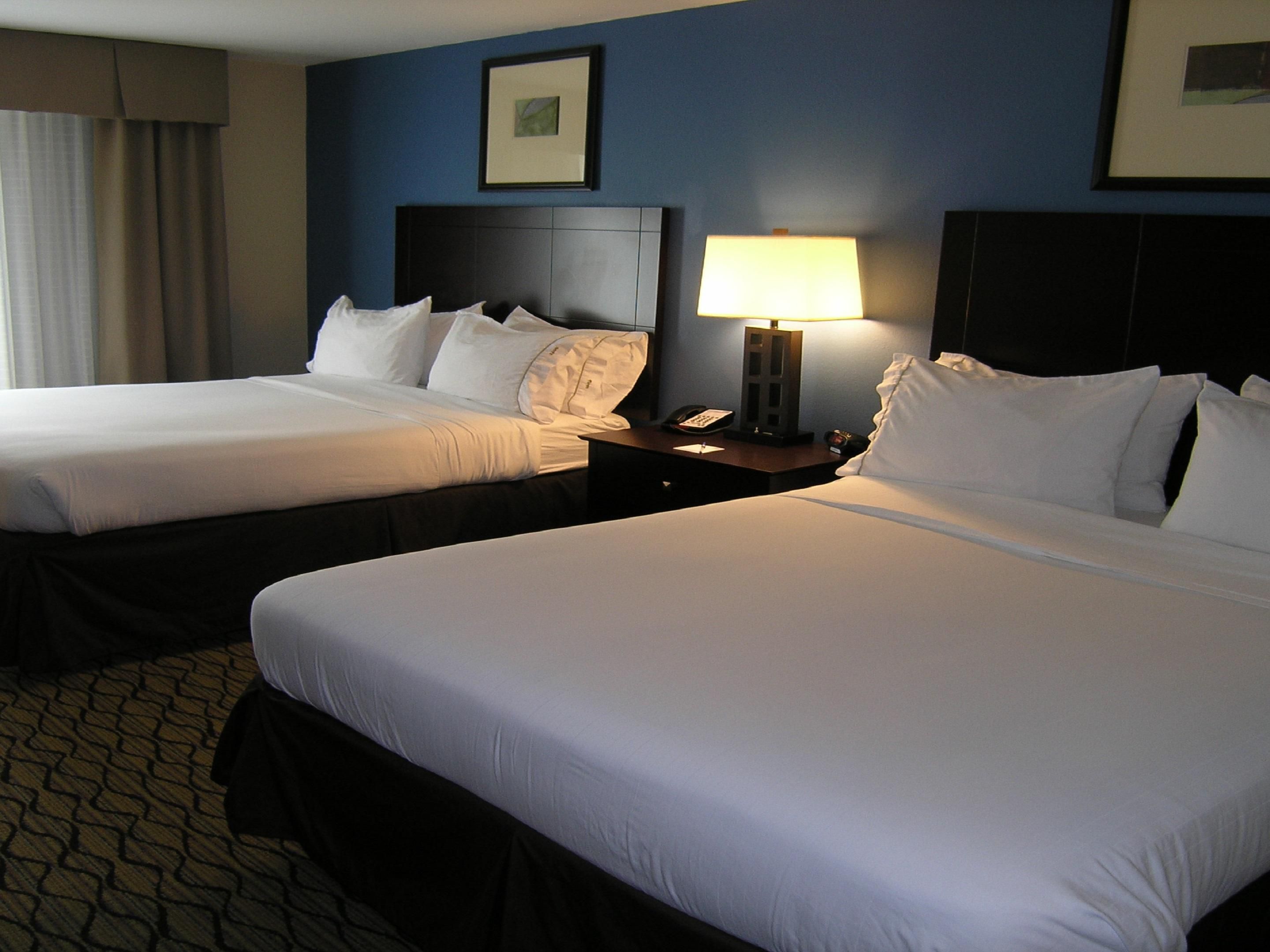 Queen Standard Room