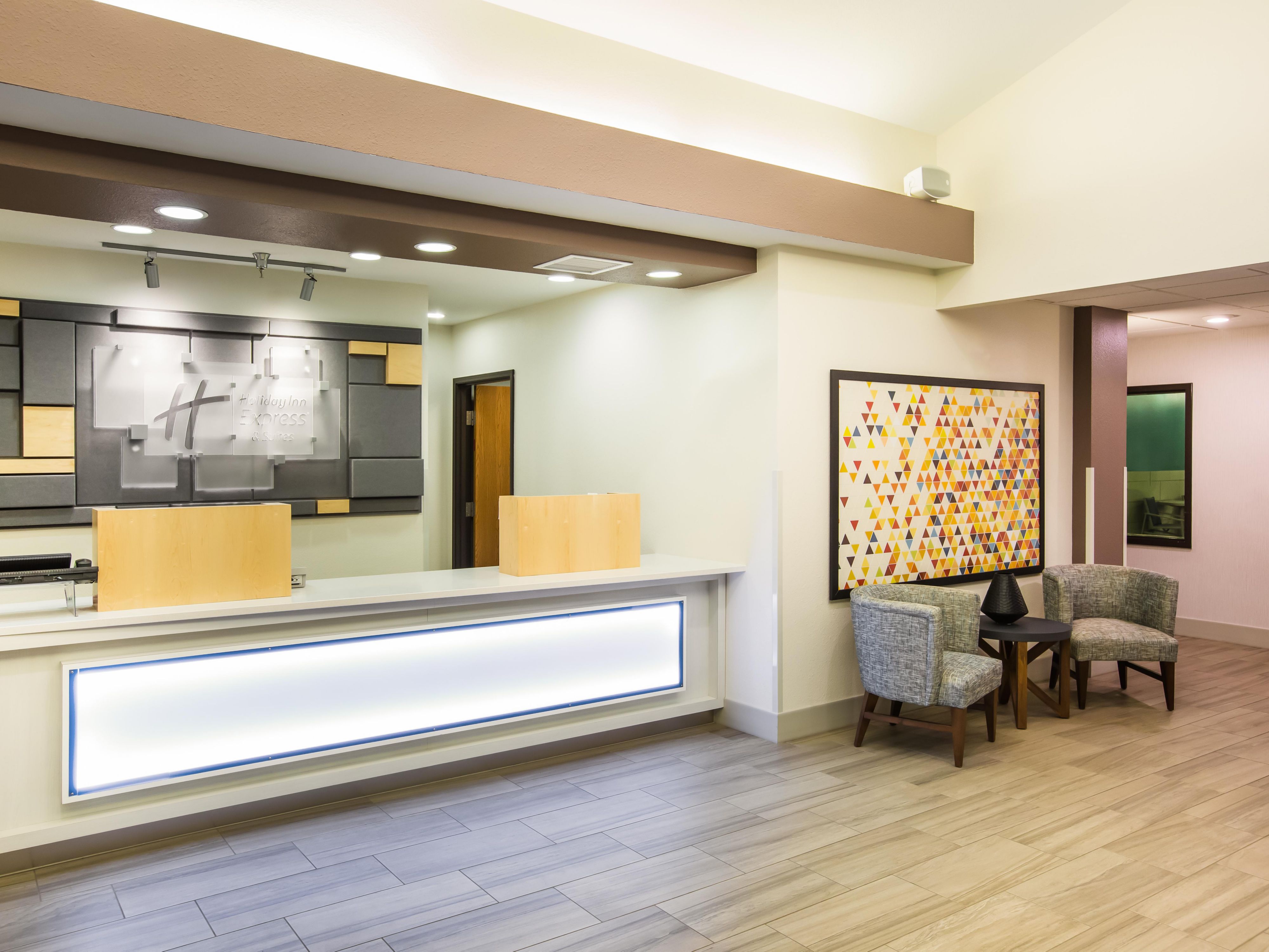 At our Bellevue, NE, hotel, we pride ourselves on our friendly service and unwavering commitment to ensuring you have the most comfortable stay possible. From daily housekeeping that keeps your room fresh and tidy to assisting you in planning an event in our meeting room, our dedicated staff is here to elevate your experience.