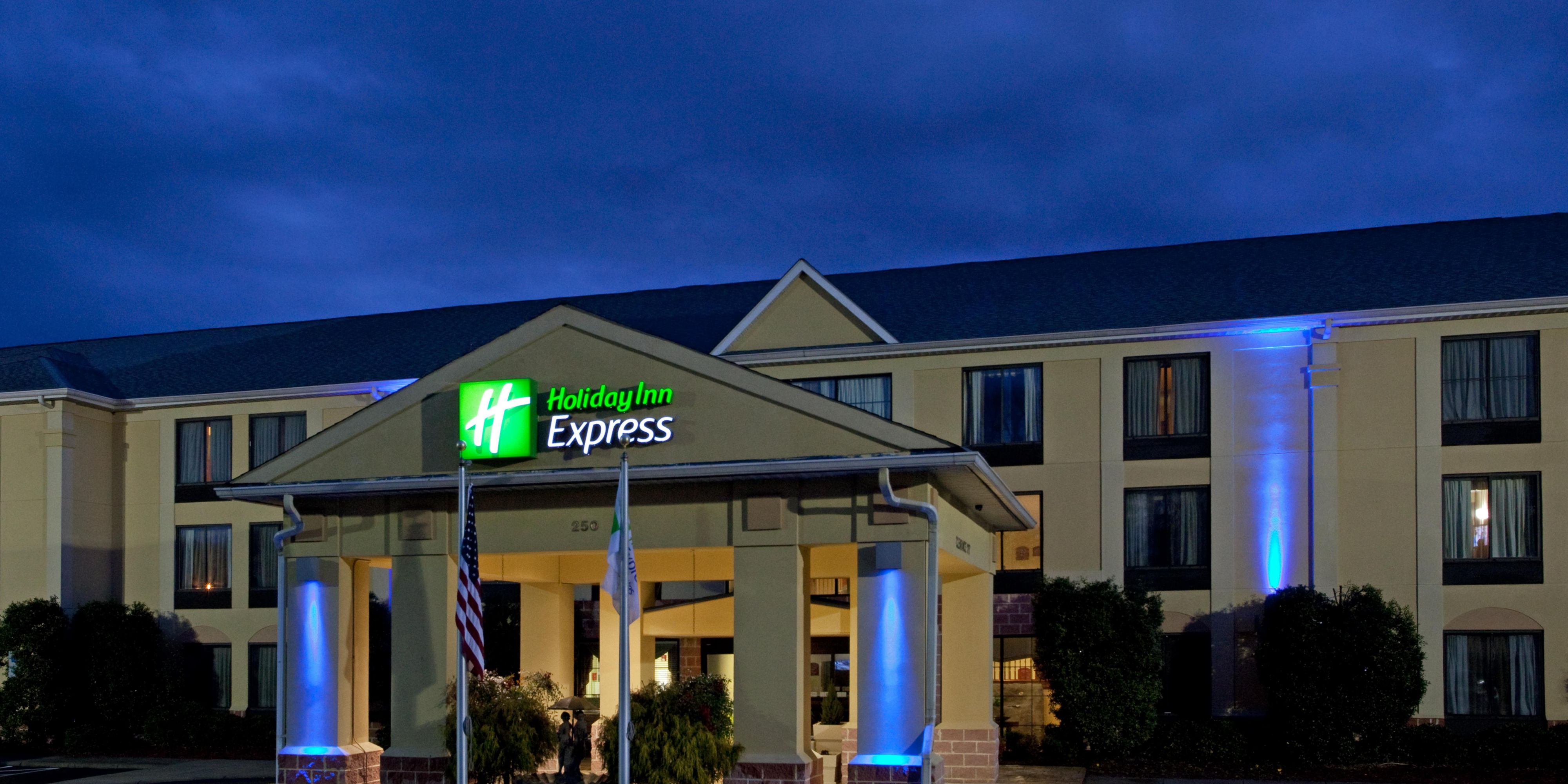 Holiday Inn Express & Suites Charlotte Arpt-Belmont