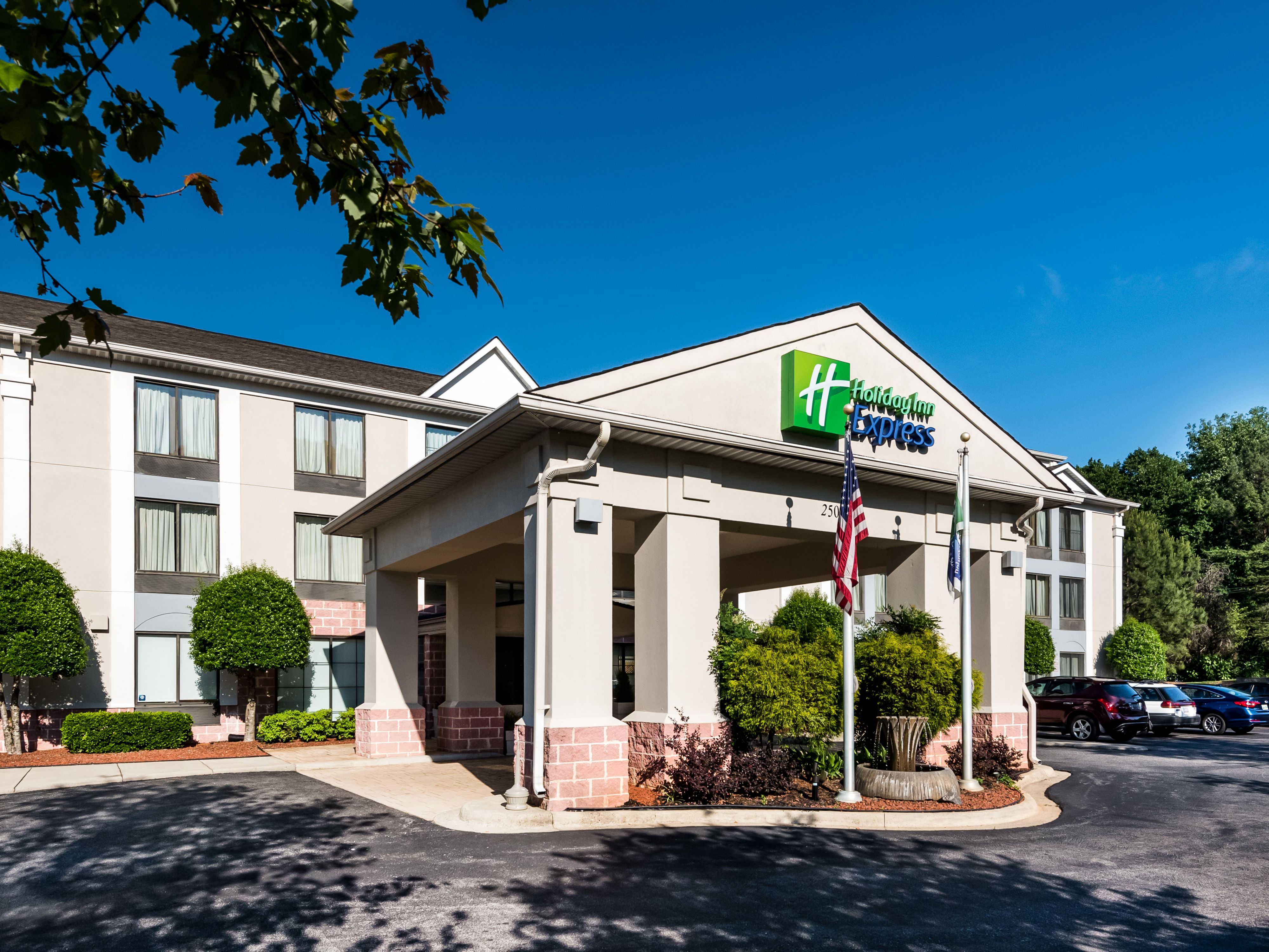 Hotels in Belmont, NC | Holiday Inn Express & Suites ...