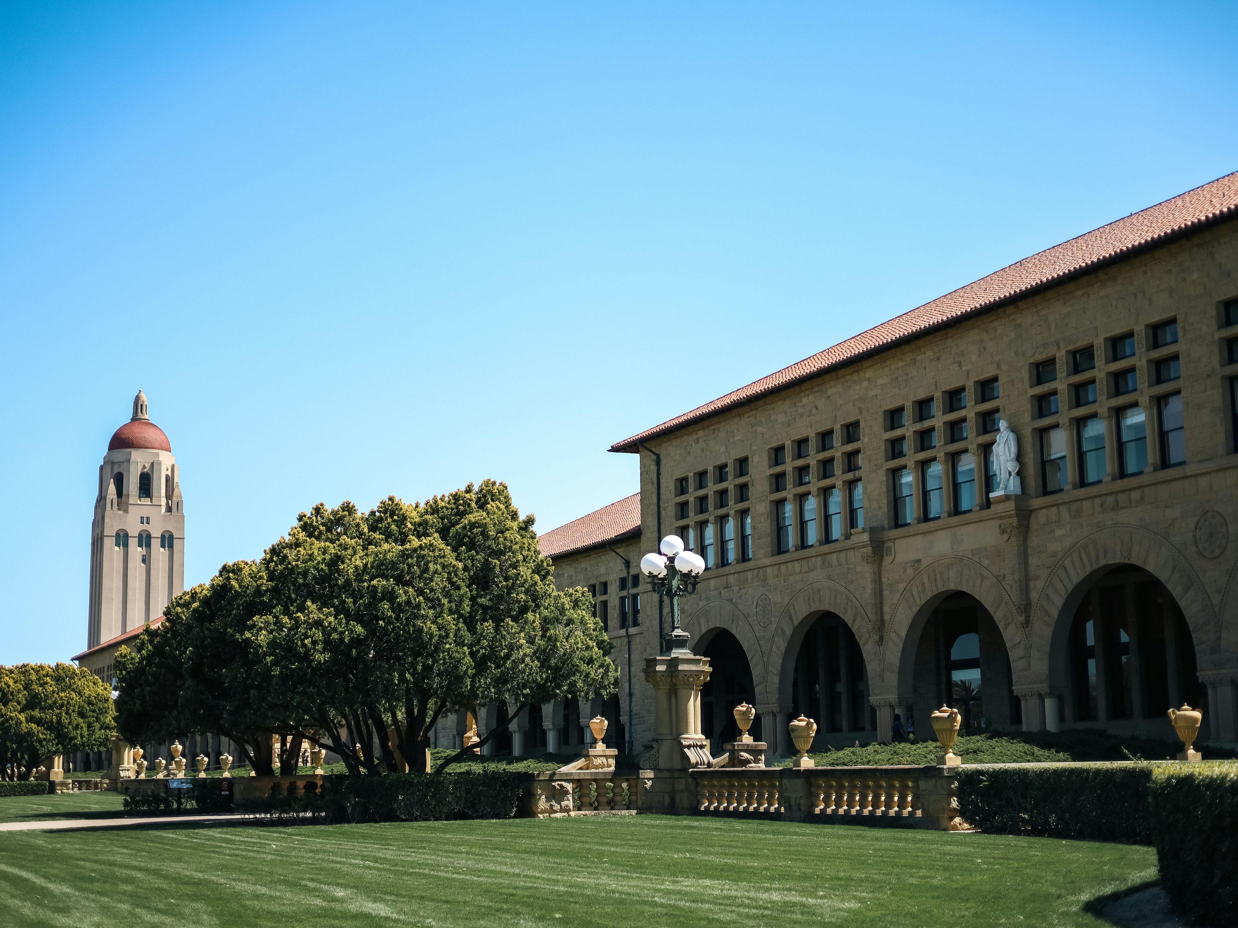 Stanford University hosts a diverse range of events throughout the year, including academic lectures, cultural performances, sports competitions, and community gatherings. From world-class speakers to vibrant arts showcases, there’s something for everyone. Explore Stanford’s dynamic campus and engage with events during your stay with us. 