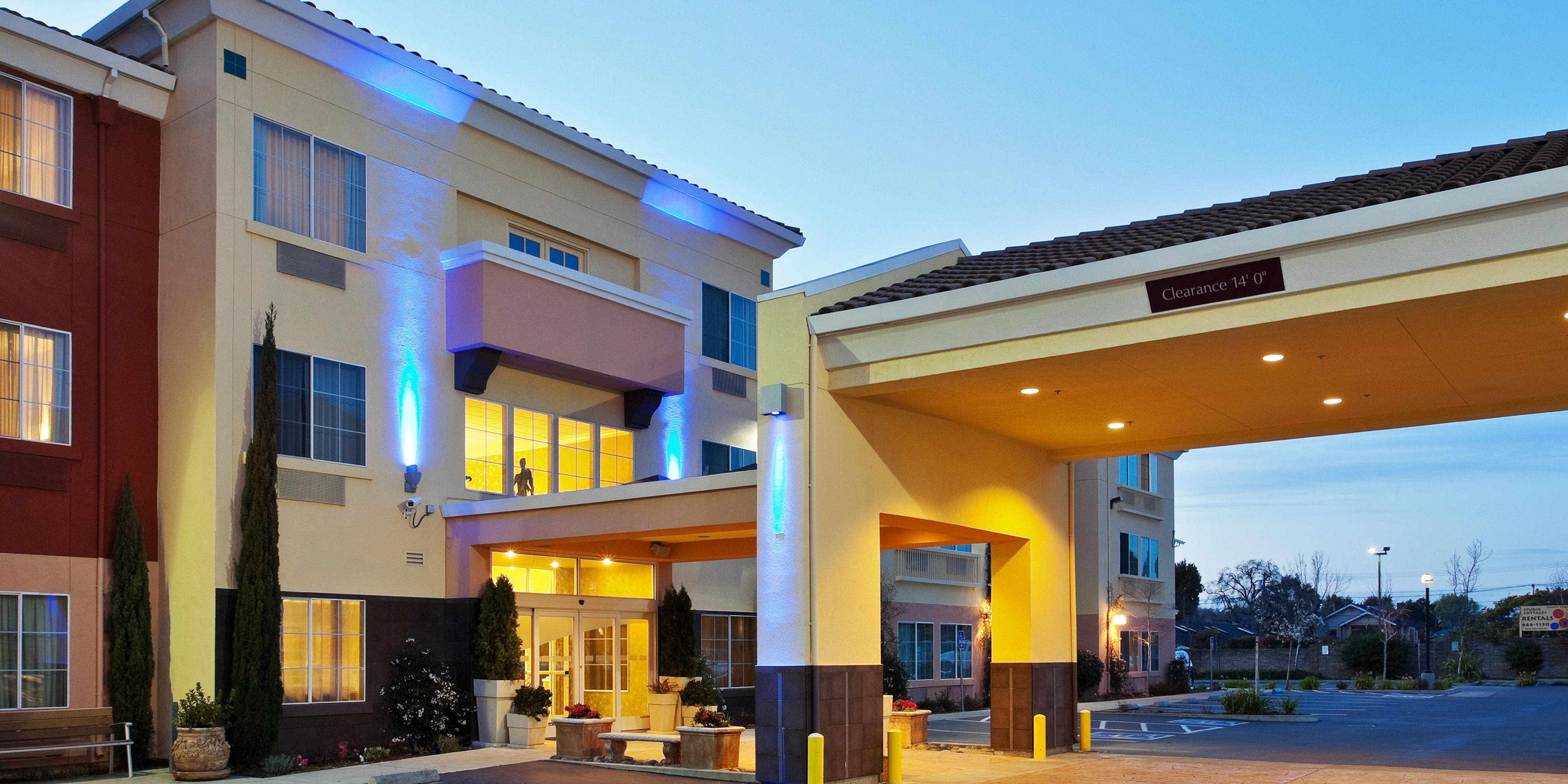 Located 2 miles from Berkeley's Greek Theater, we are an ideal location for your cultural visits.
