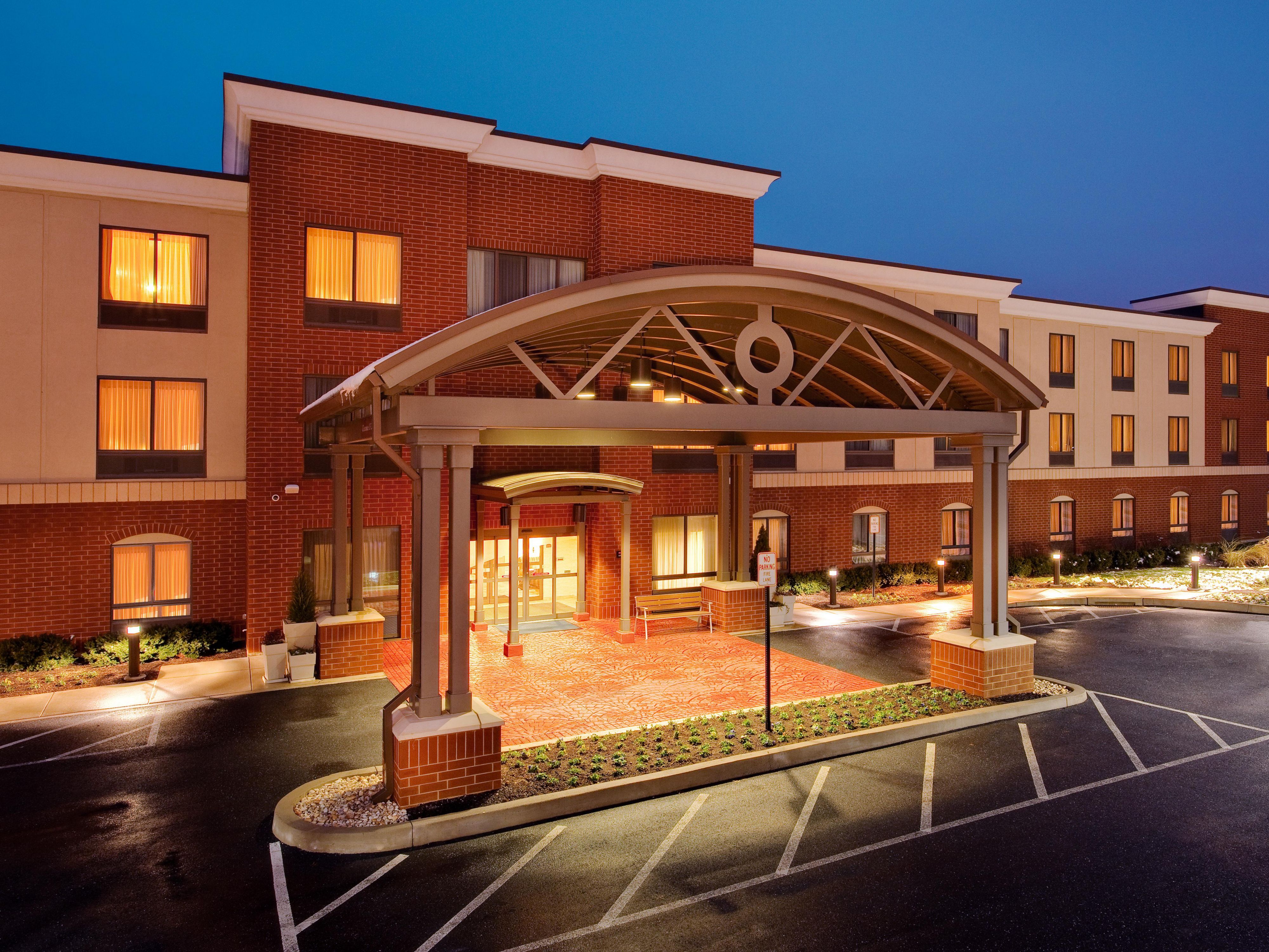 Hotels in Bethlehem, PA | Holiday Inn Express & Suites Bethlehem Arpt