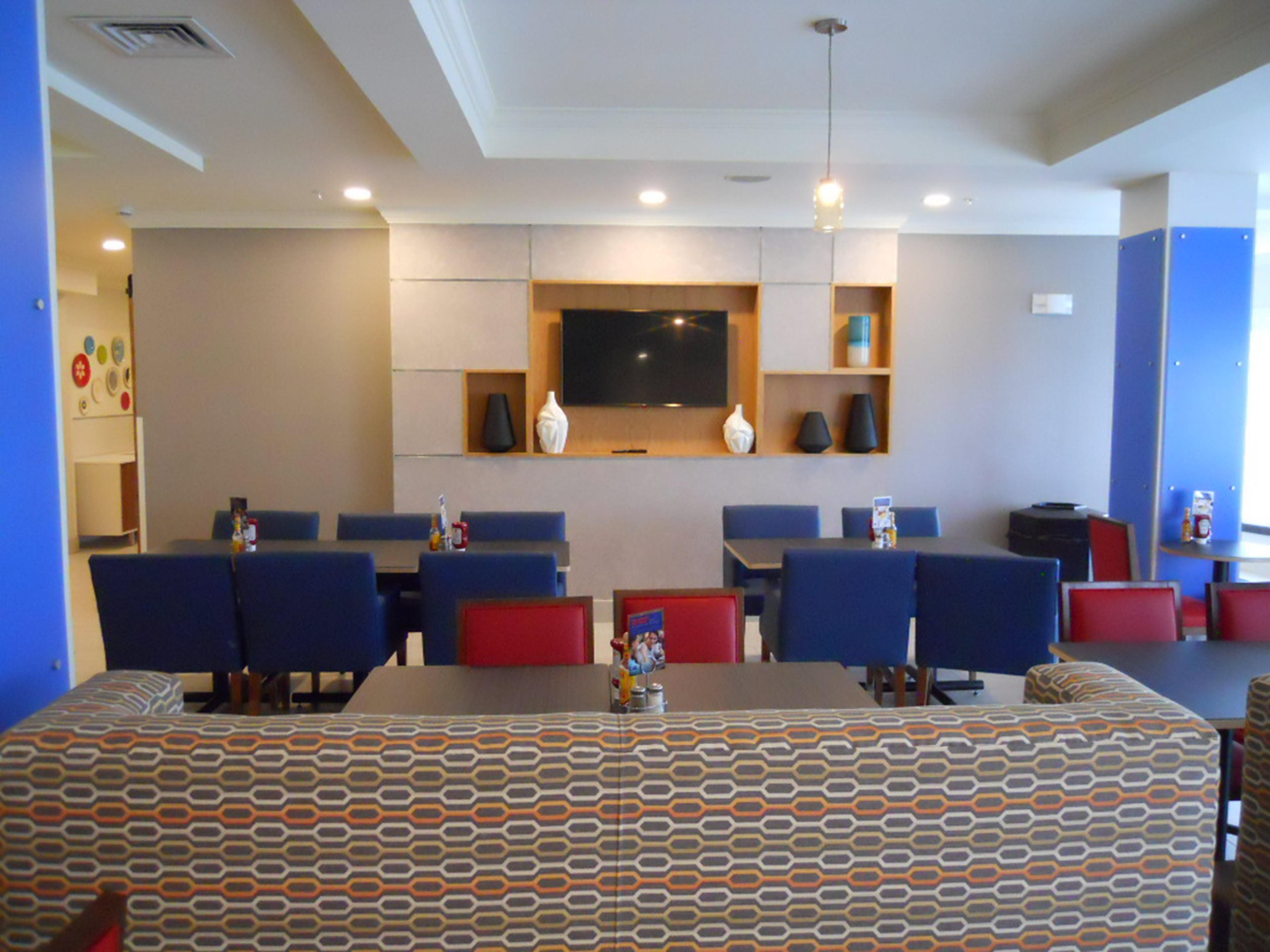 Tempat yang bagus untuk hang out saat menginap di hotel kami. Banyak ruang untuk bersantai dan menonton TV dengan orang lain. 