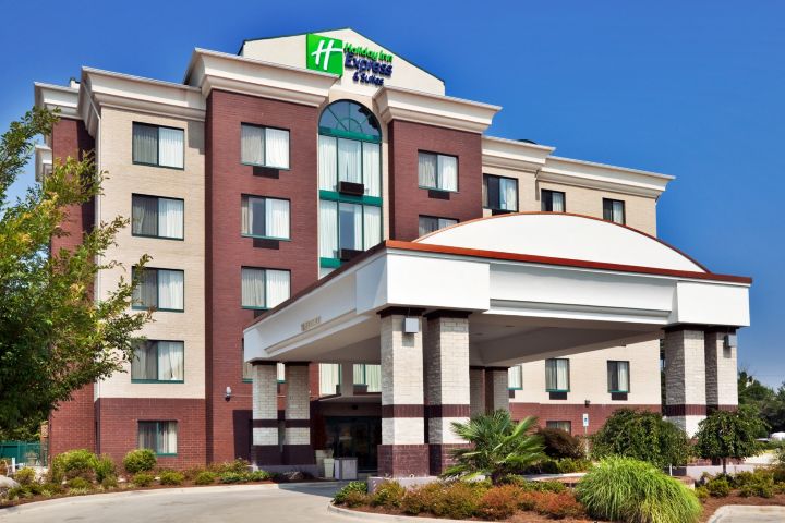 Holiday Inn Express & Suites Birmingham - Inv