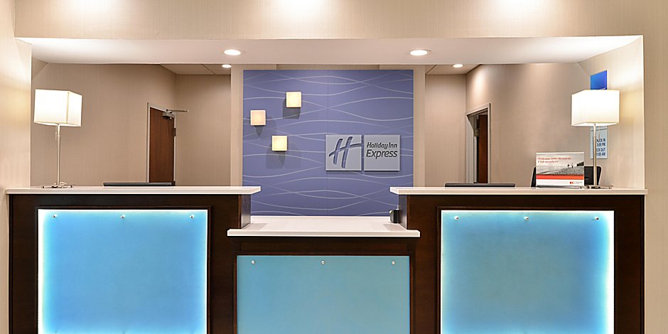 Holiday Inn Express Suites Cincinnati Blue Ash Hotel Groups Meeting Rooms Available