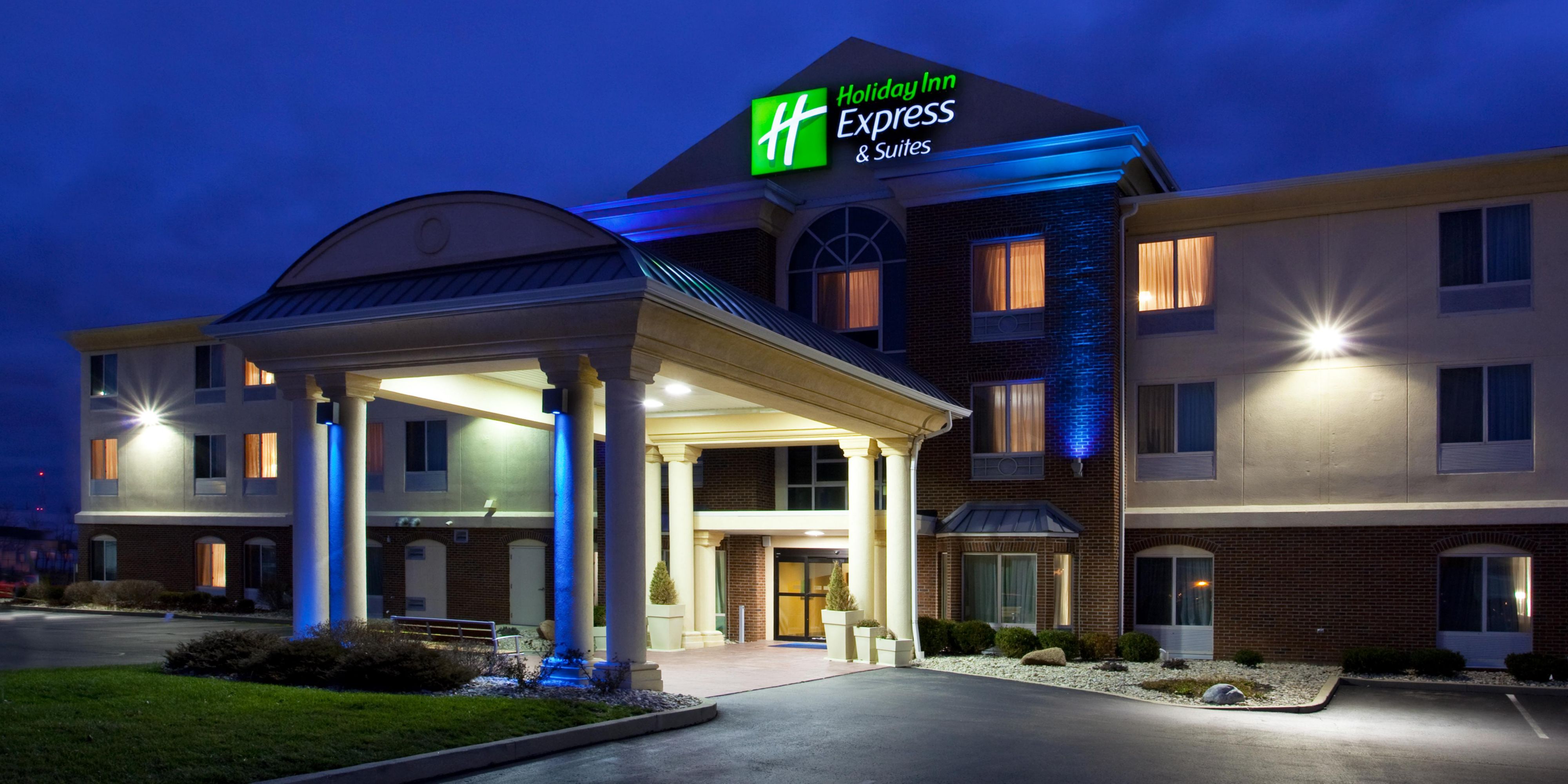 Holiday Inn Express & Suites Cincinnati-Blue Ash