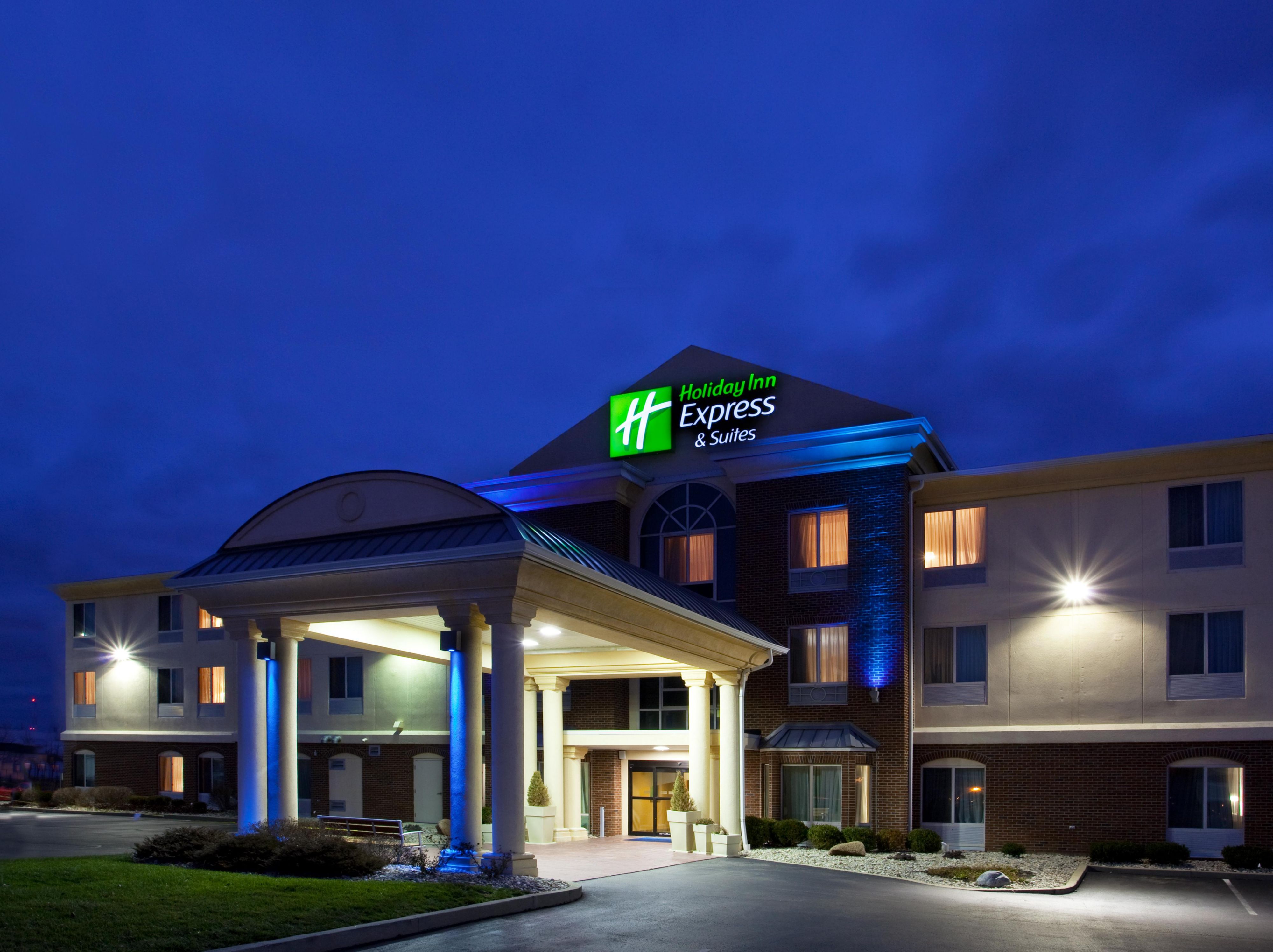 Affordable Hotel in Blue Ash, Ohio | Holiday Inn Express & Suites ...