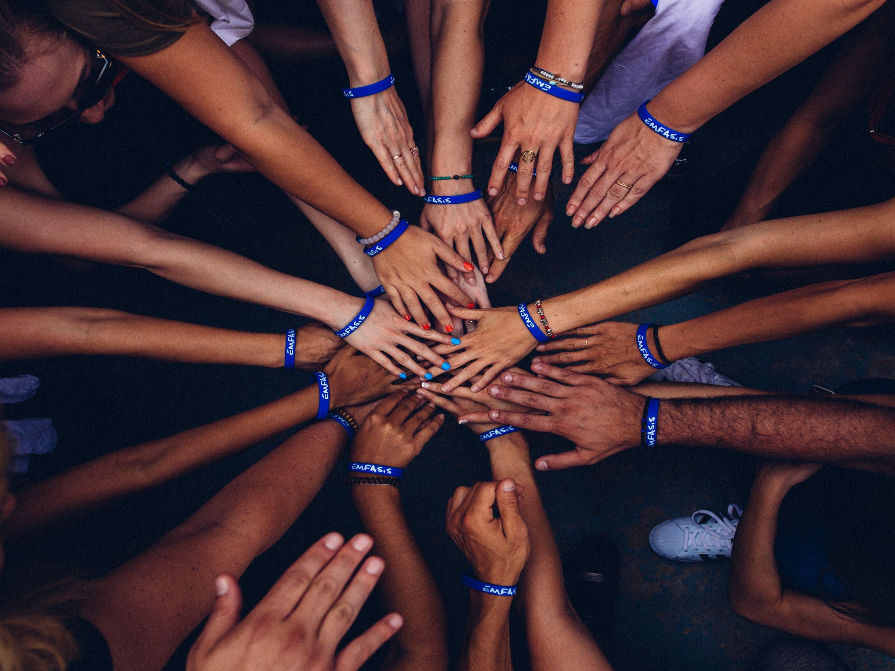 Offers pickleball, bowling, virtual indoor sports, and other interactive activities. Great for groups and families.