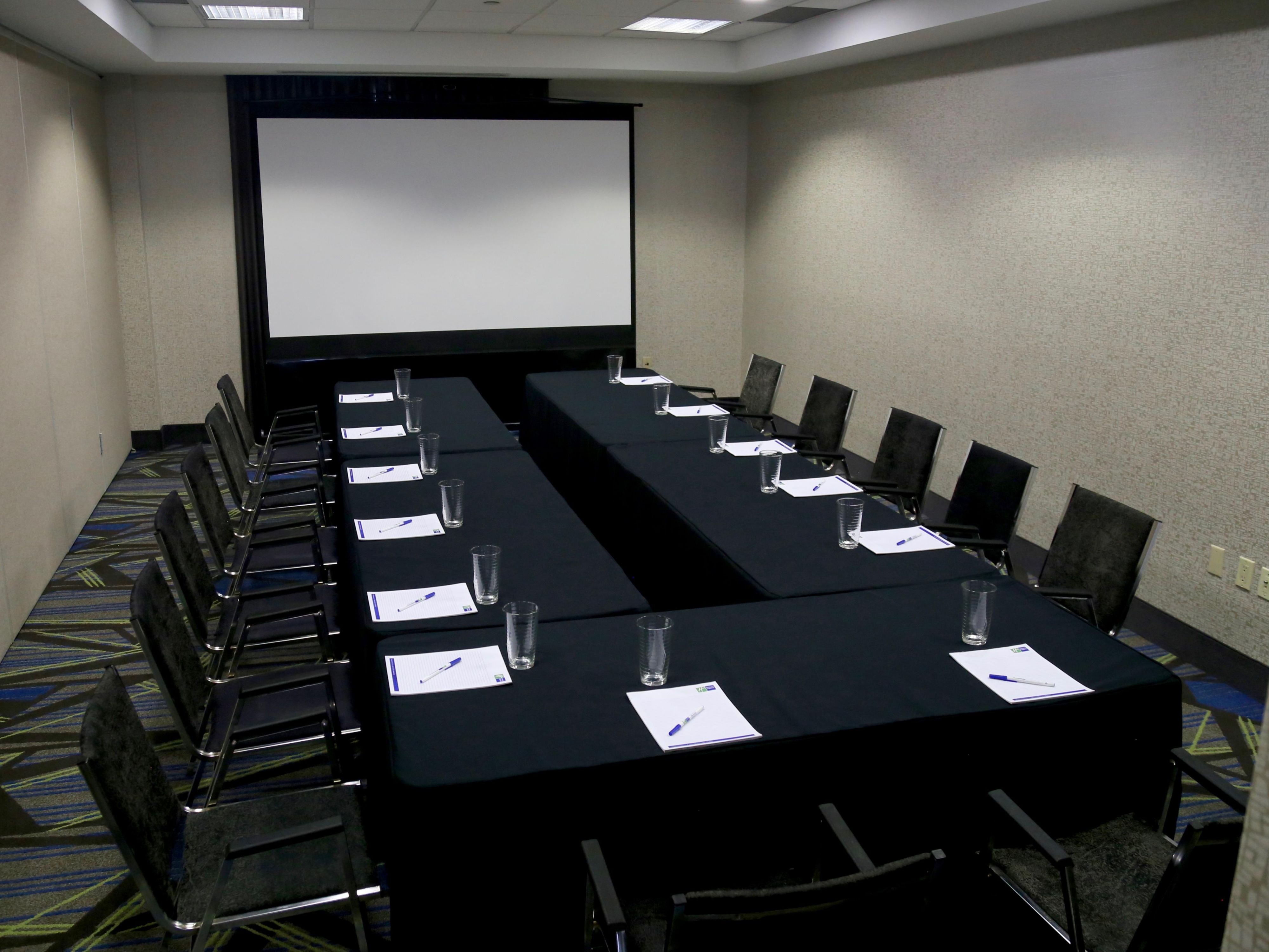 Our newly Renovated Niagara Meeting room features 9 foot ceilings and up to 1200 square feet of meeting space. We will customize the space to meet your needs. We offer full Offsite catering, and we are able to do up to 60 people banquet-style, and 80 people theater-style. Contact the hotel directly for availability and group pricing (905)791-7433.