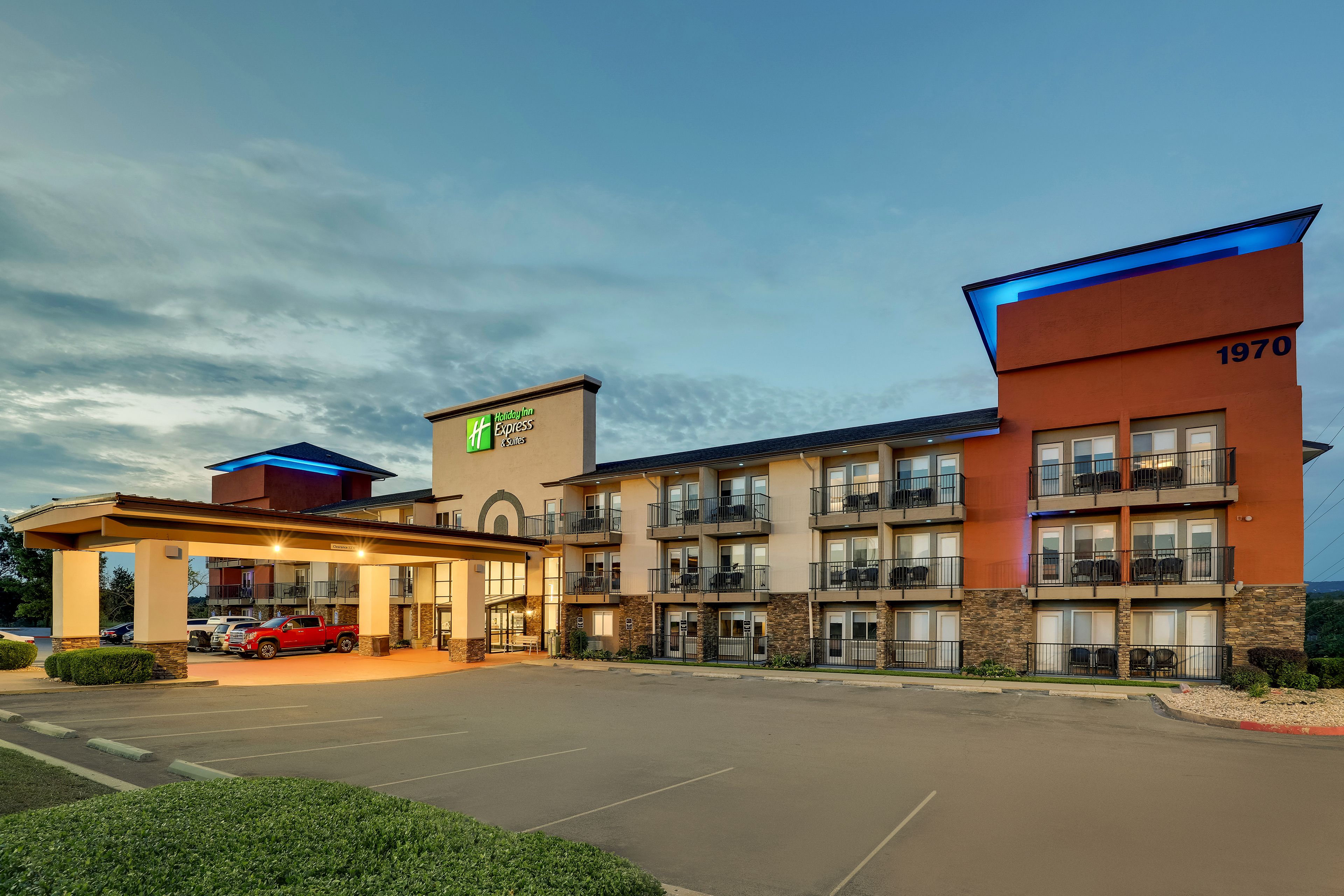 Branson 76 Central