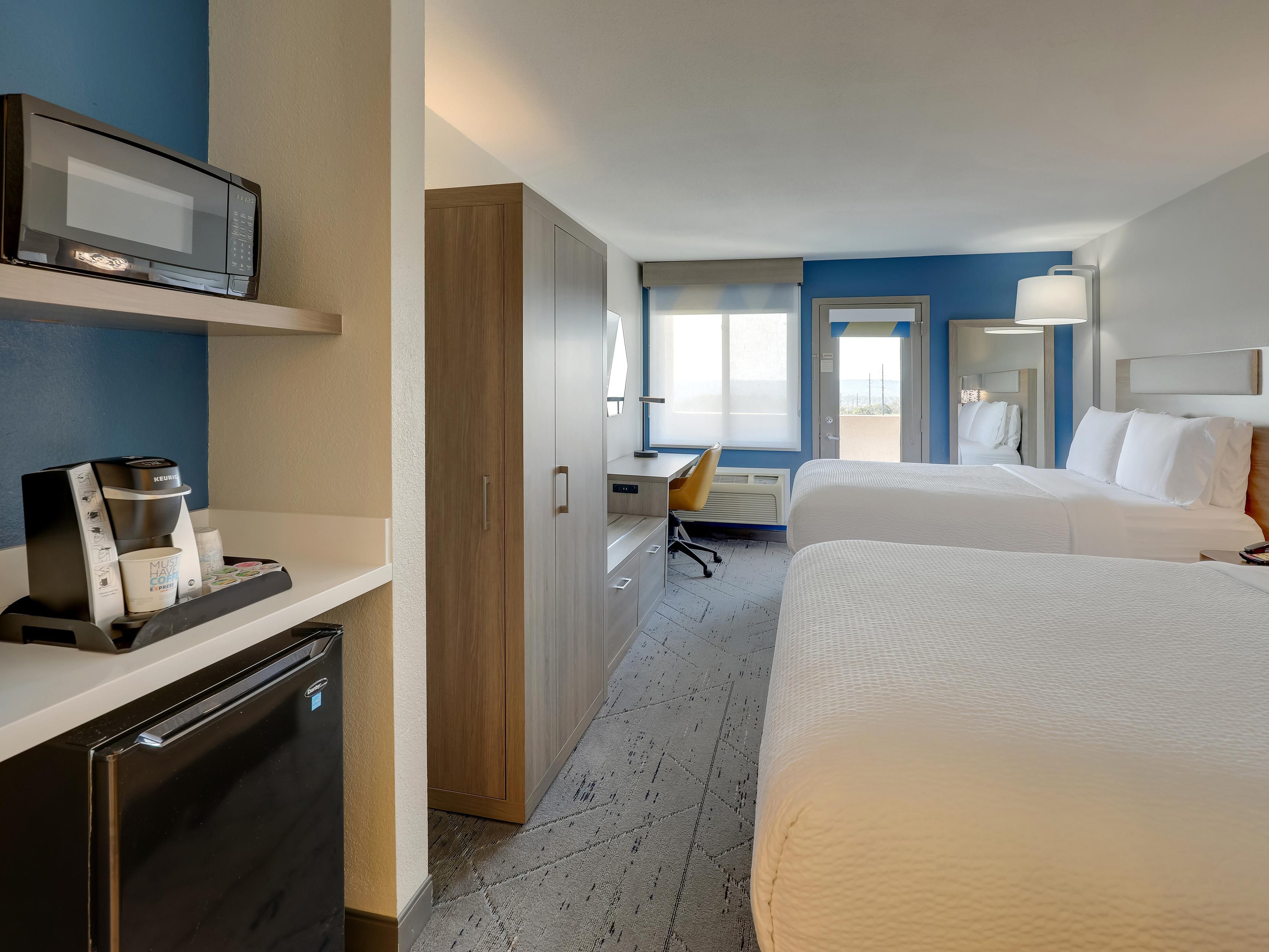 Two Queen Bed-Balcony with Mini-Fridge/Microwave