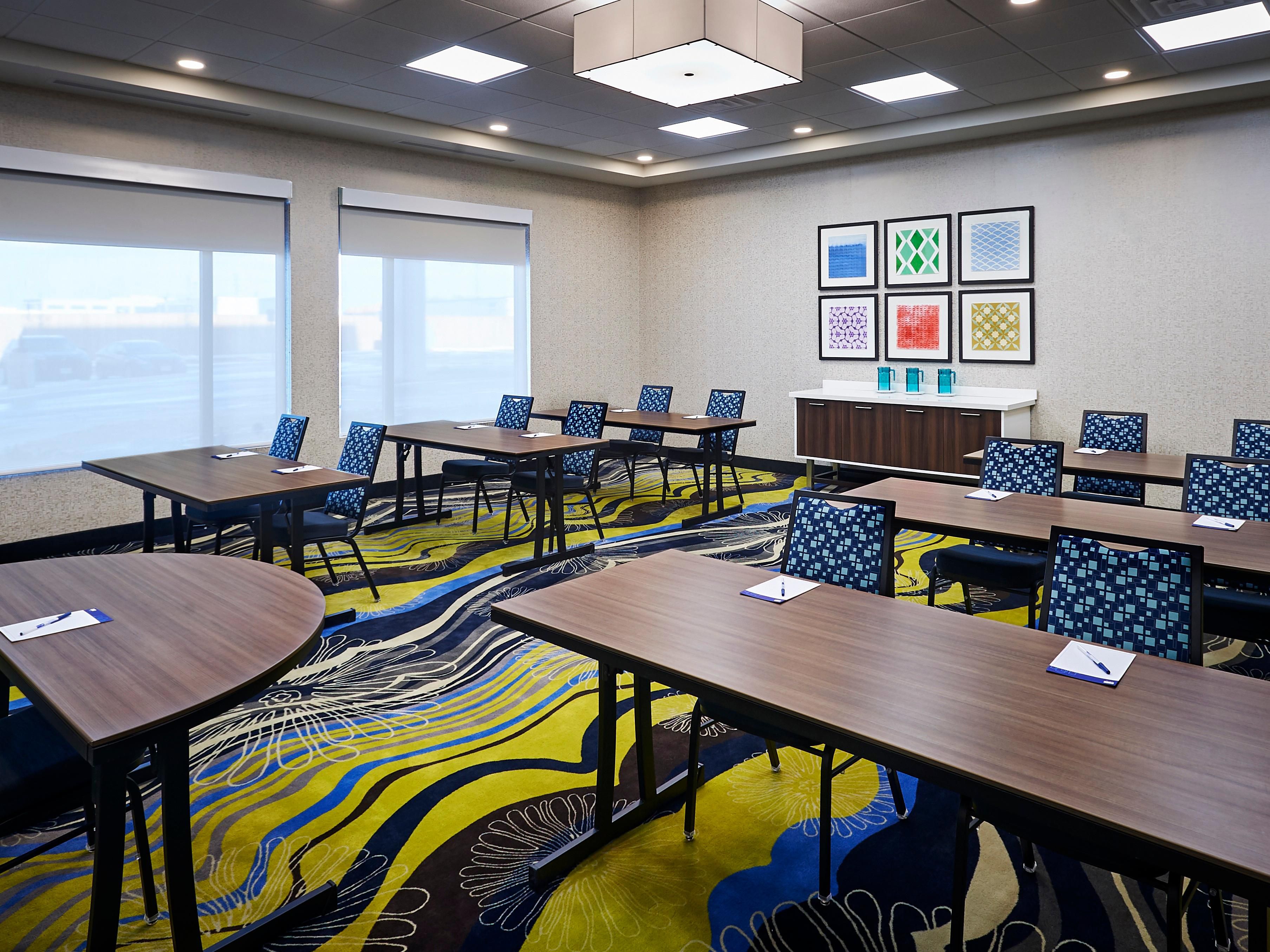 Holiday Inn Express & Suites Brantford features 2 meeting rooms with large windows filled with natural light. Customize your meeting with a variety of catering options and have your attendees arrive and connect with ease with complimentary parking and Wi-Fi for all. Contact us today for more information!