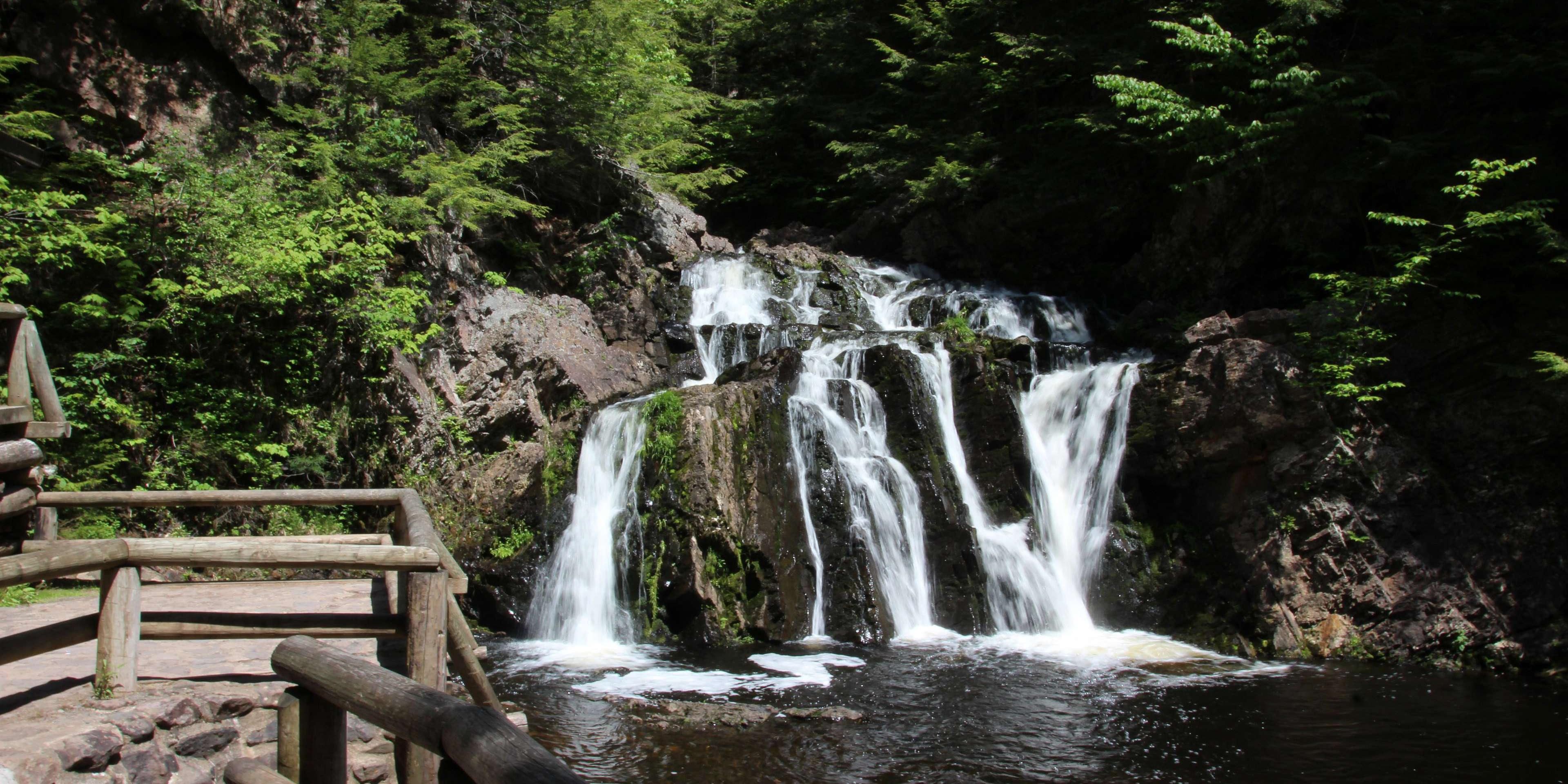 Whether you are here to golf, play in a tournament, hike, kayak, or just to explore, we are conveniently located to all things great, here in Southern Vermont! 