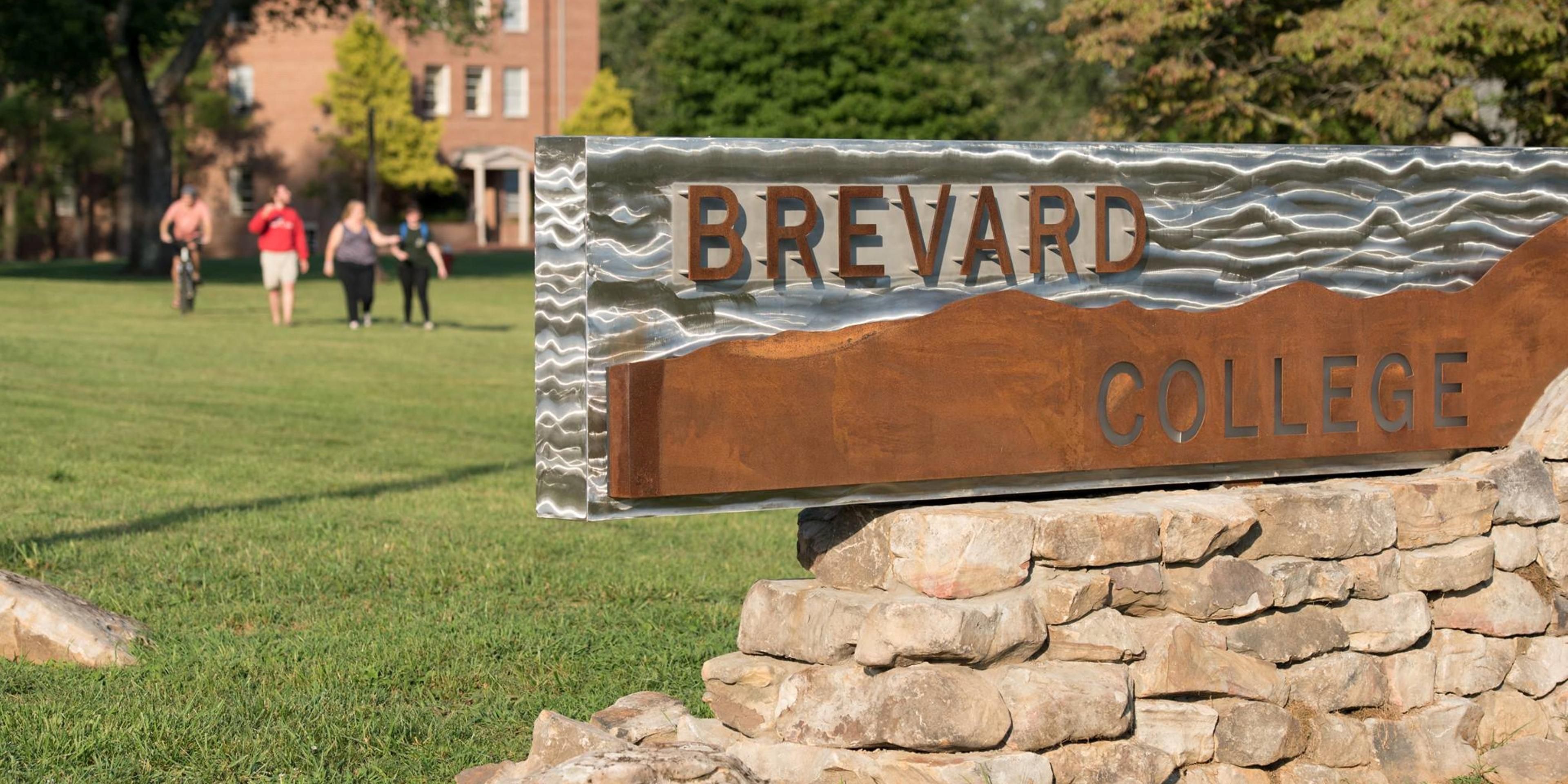 Within minutes to Brevard College, the hotel offers perfect accommodations for the students as well as family visiting for events and graduation. 